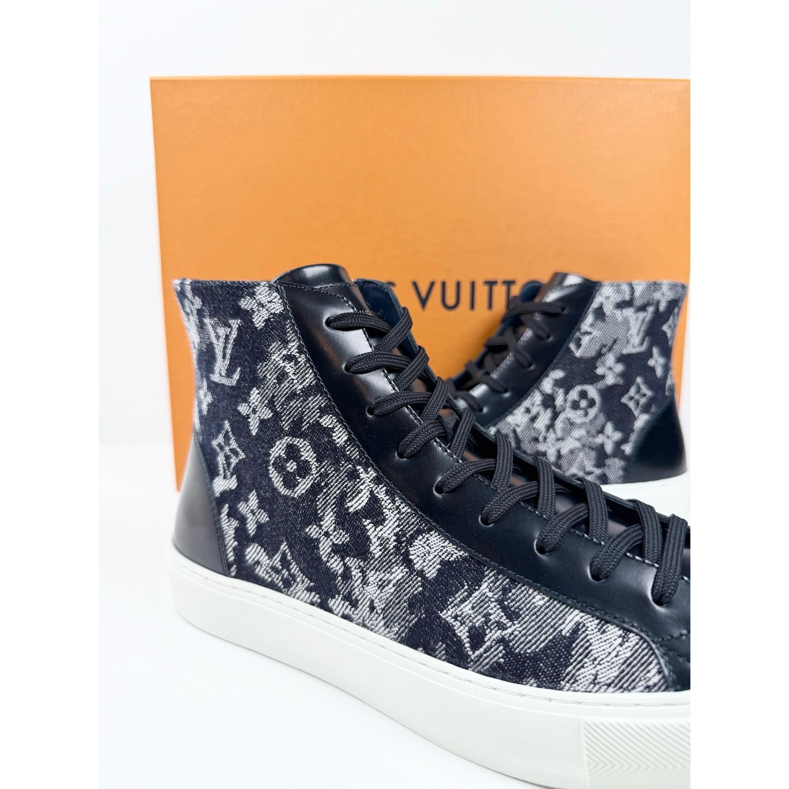 Louis Vuitton Size 7LV/8US - Louis Vuitton Tattoo Denim High Top NEW Size US 8 / EU 41 - 3 Thumbnail