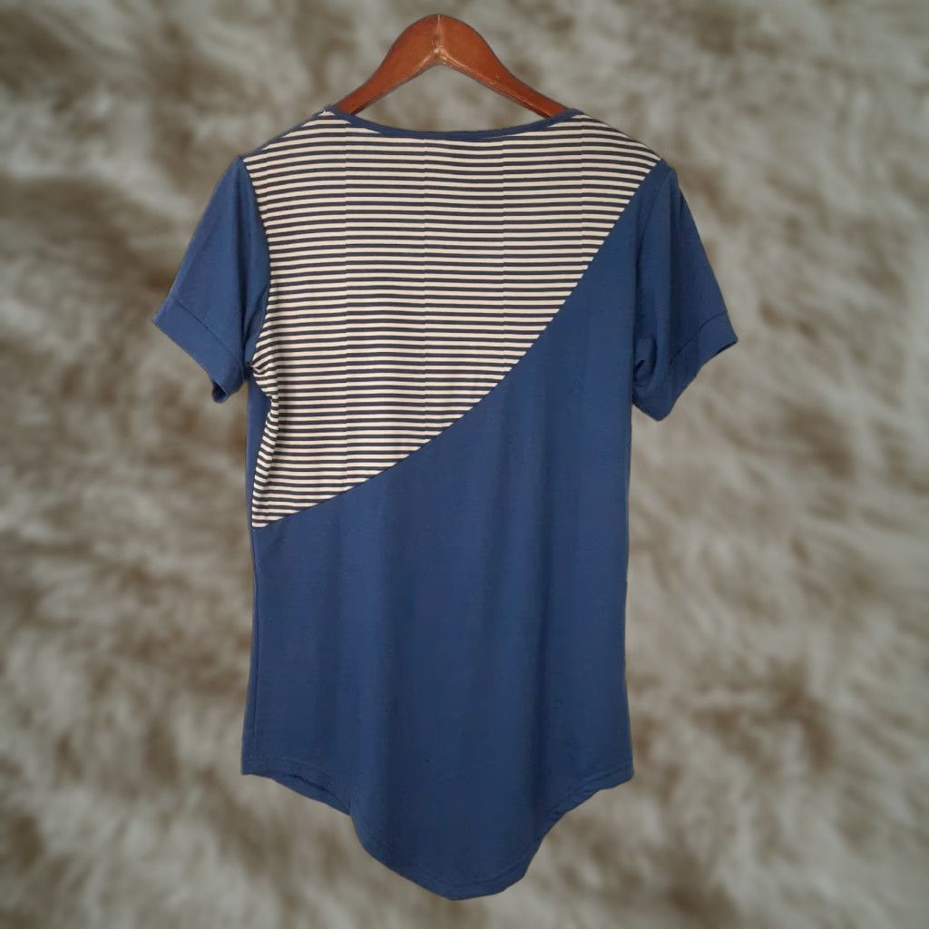 Gymshark Gymshark Short Sleeve Shirt Womens Small Blue Striped Luxe Fitness Fits S T-Shirt Activewear Casual Size S / US 4 / IT 40 - 1 Thumbnail