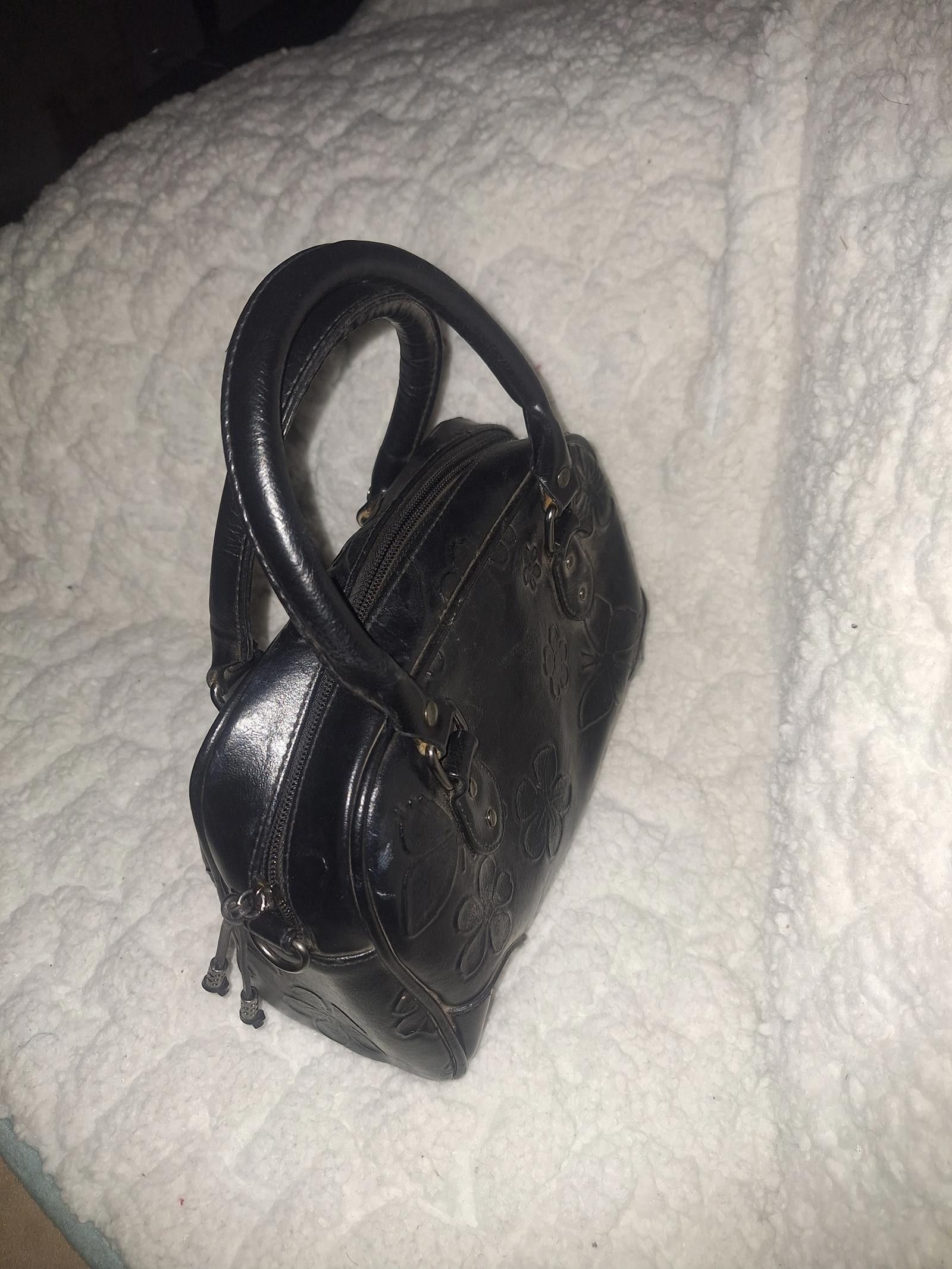 Designer Flower Embossed Leather Purse - Black Size ONE SIZE - 5 Thumbnail