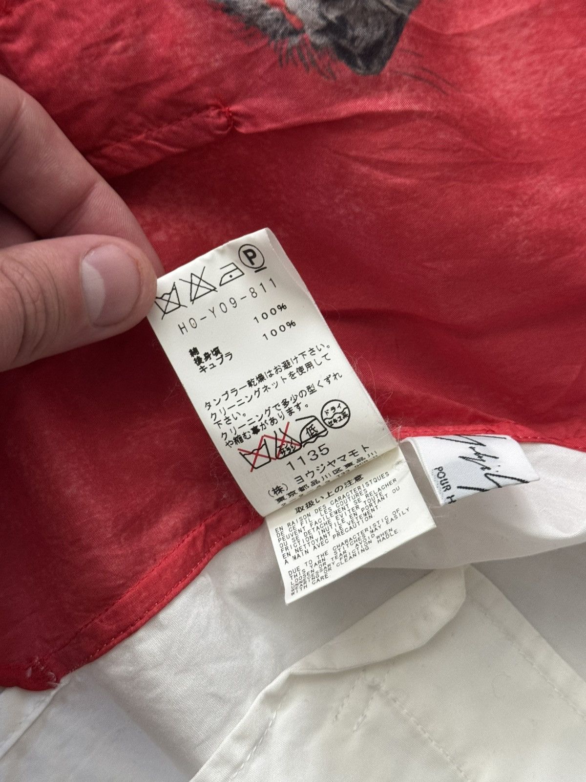 Yohji Yamamoto AW2009 Yohji Yamamoto Cerberus Wolf Red Silk Runway ButtonUp Size US L / EU 52-54 / 3 - 11 Thumbnail