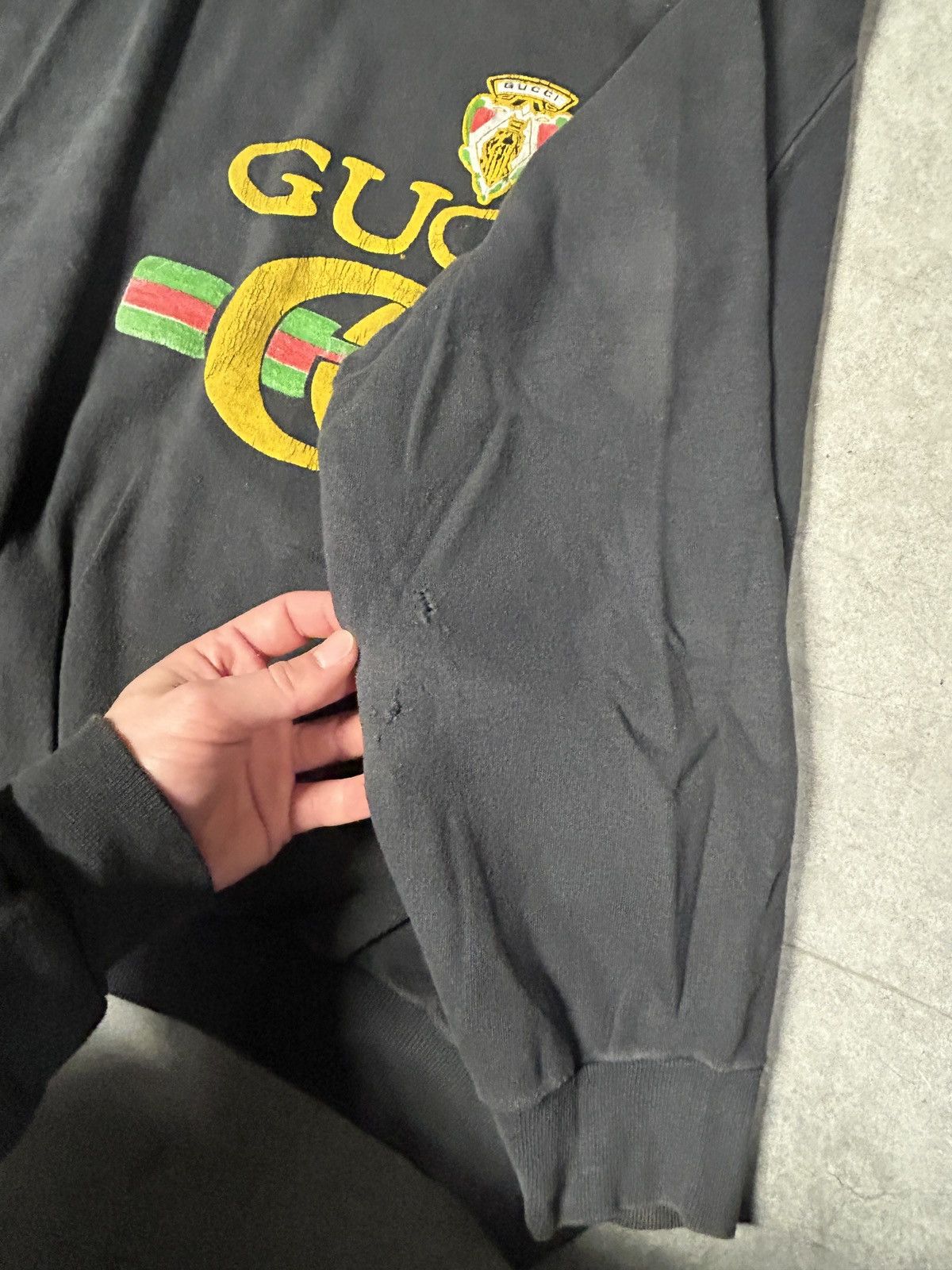 Vintage Vintage 90s Raglan Gucci Sweatshirt Faded Black Size US M / EU 48-50 / 2 - 5 Thumbnail