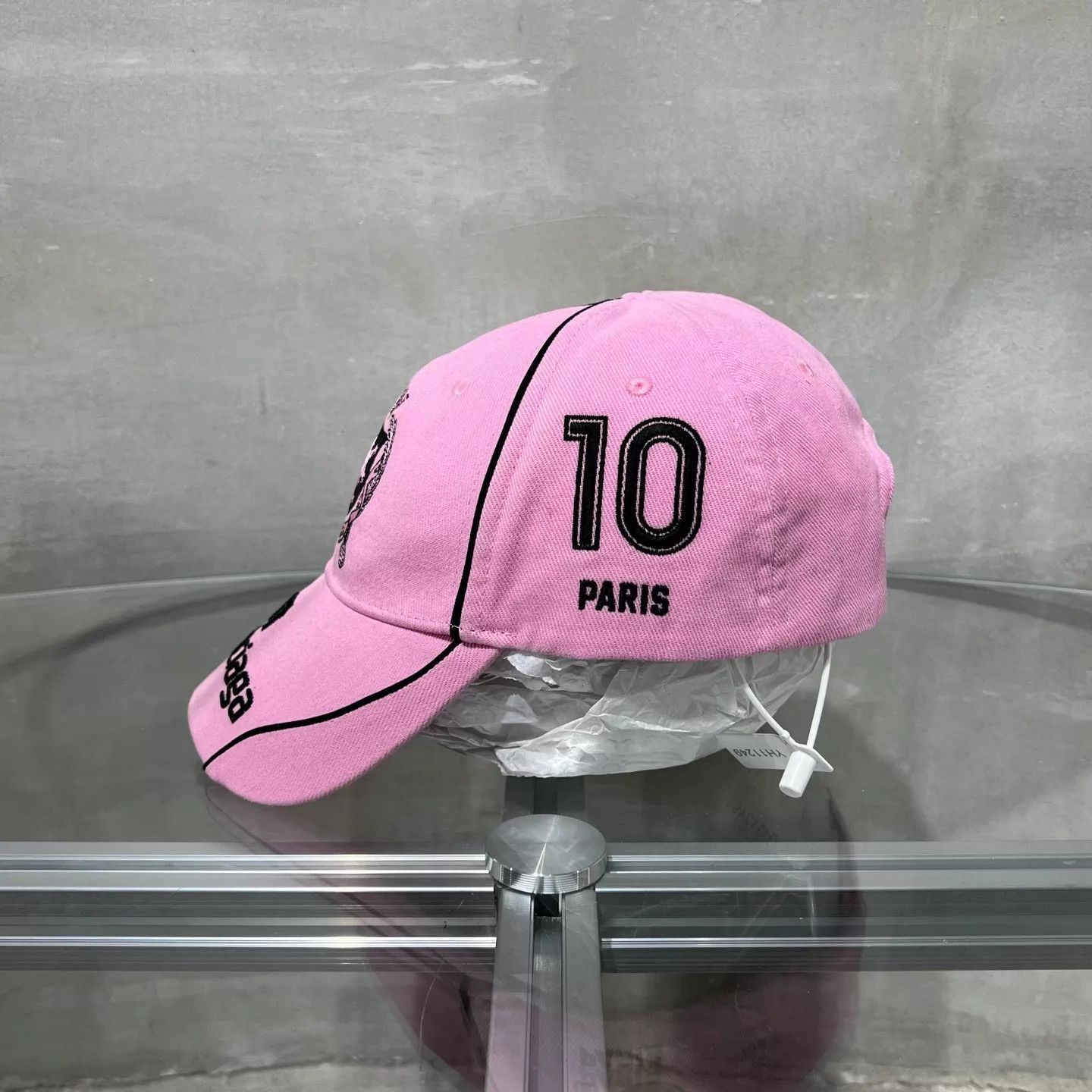 Balenciaga Balenciaga Man Utd Embroidered Pink Baseball Cap NWT Size ONE SIZE - 2 Thumbnail