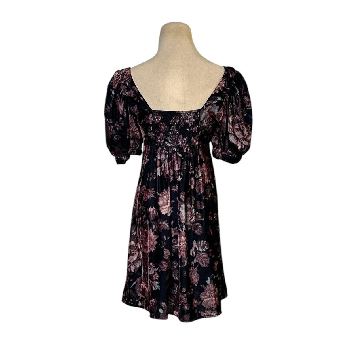 Urban Outfitters Urban Outfitters Velvet Babydoll Mini Dress size XS Size XS / US 0-2 / IT 36-38 - 8 Thumbnail