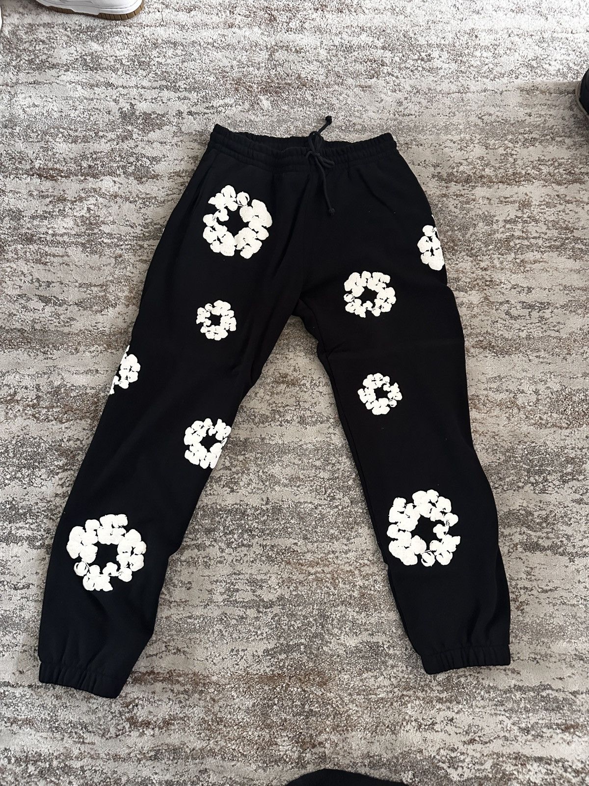 image of Denim Tears Black Wreath Sweatpants Xl, Men's (Size 36)