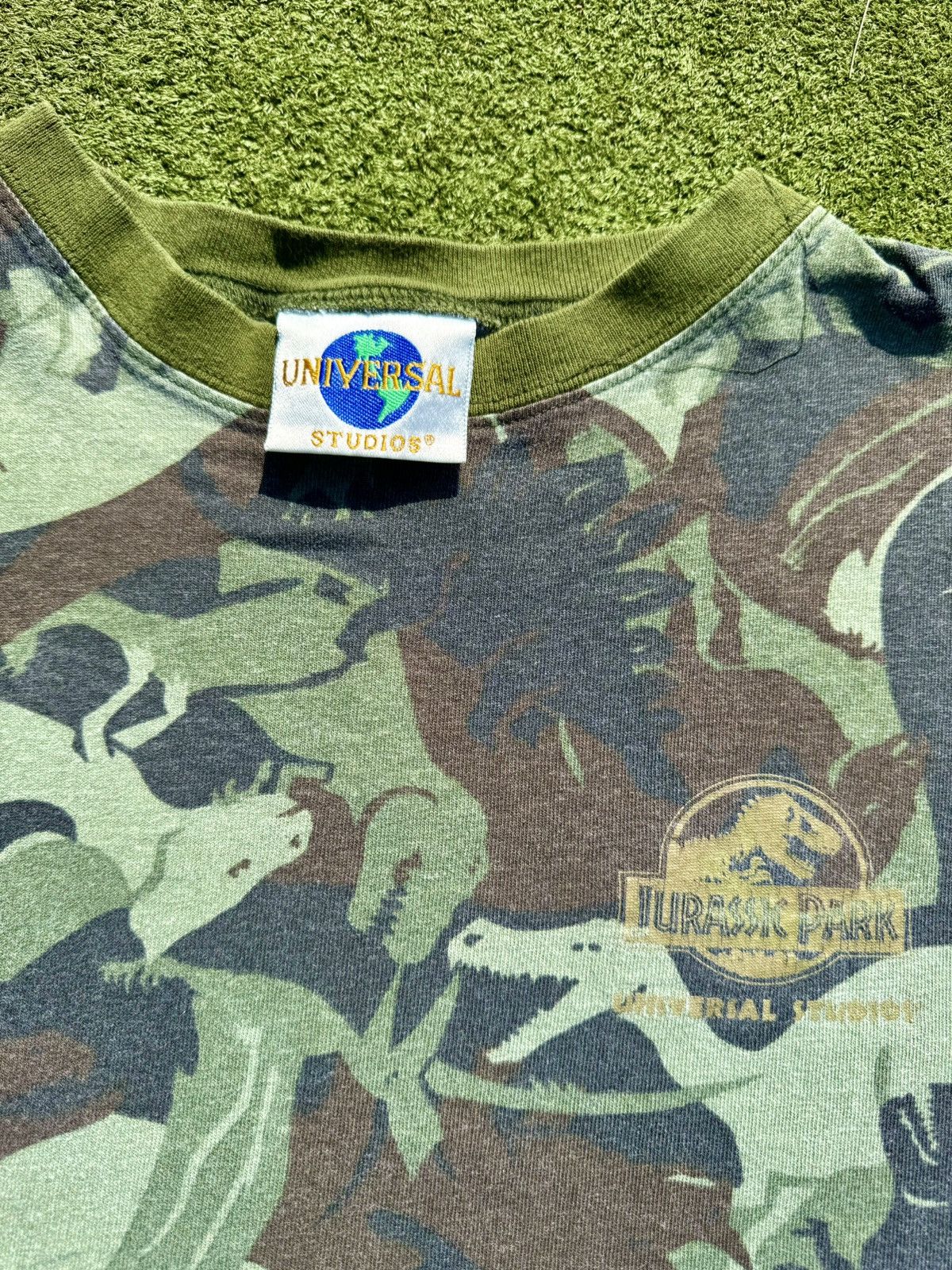 Universal Studios × Vintage 1997 Jurassic Park Universal Studios 90’s Camo Movie T-Shirt Size US L / EU 52-54 / 3 - 3 Thumbnail