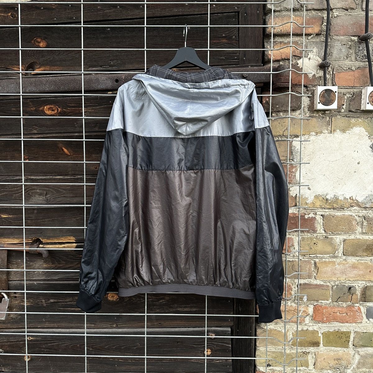 Nike Vintage Nike Jacket 2in1 Nylon Drill Y2k Style Hip Hop Sport Size US L / EU 52-54 / 3 - 5 Thumbnail