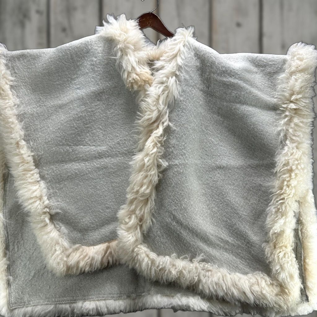Vintage VINTAGE Handmade Alpaca Wool Poncho Womens One Size Cream Fur Trim Cape Shawl Wrap Size ONE SIZE - 1 Thumbnail