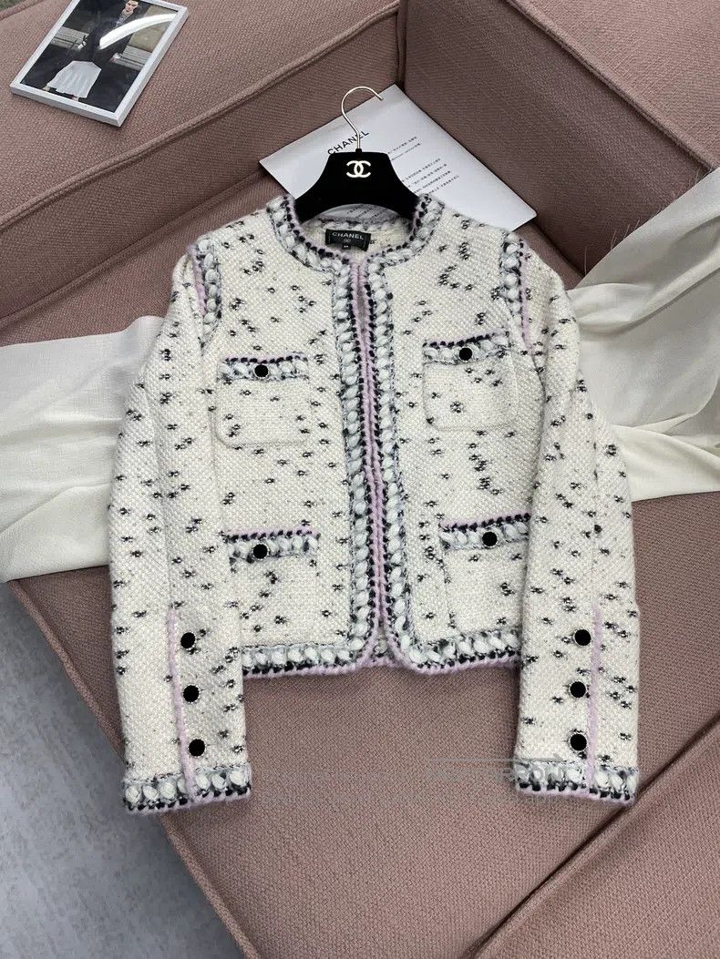 Chanel Chanel Castle series cashmere four-pocket knitted cardigan Size XS / US 0-2 / IT 36-38 - 1 Thumbnail