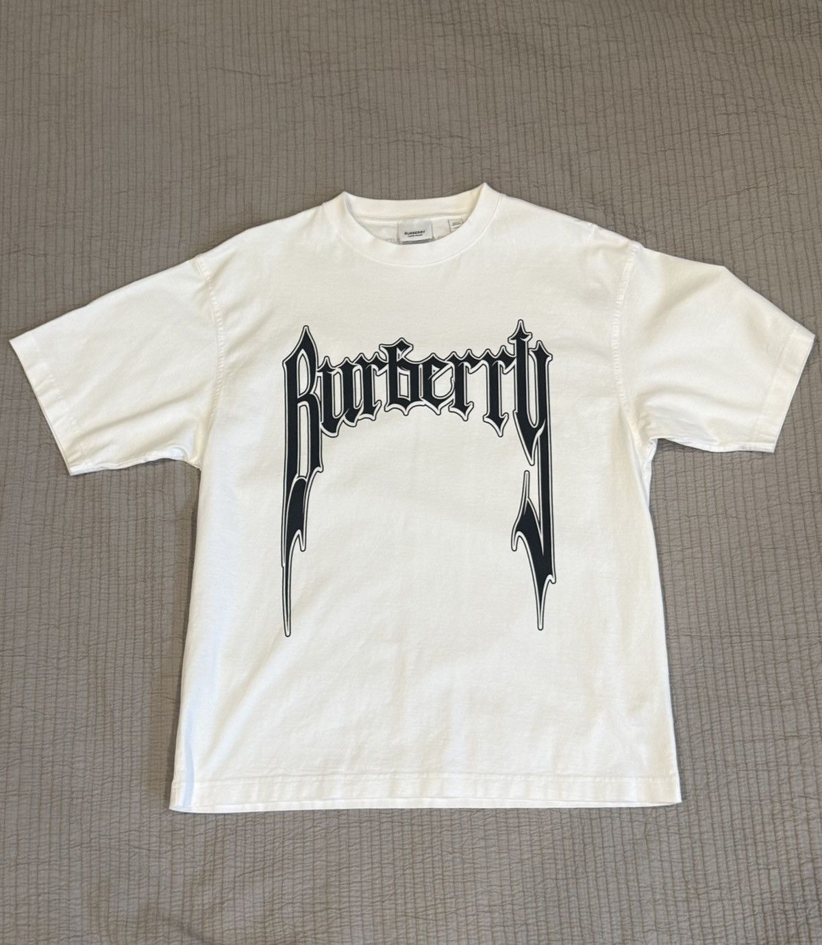BURBERRY GOTHIC LOGO PRINT T-SHIRT (SIZE XS, FITS M/L)
