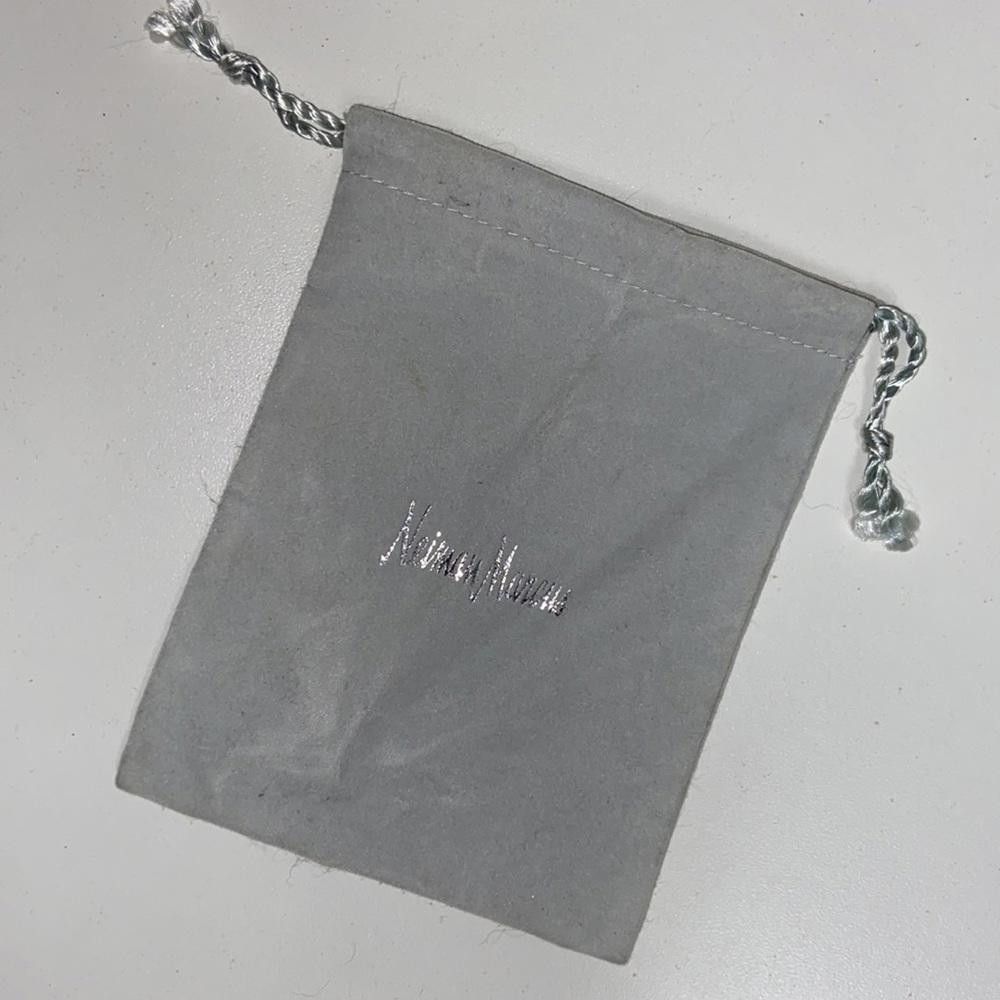 Neiman Marcus Neiman Marcus l Velvet Drawstring Jewelry Bag Size ONE SIZE - 2 Thumbnail