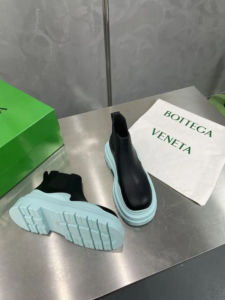 image of Bottega Veneta Oc11Z10324 Tire Boots In Black & Blue in Black/Blue, Men's (Size 9)