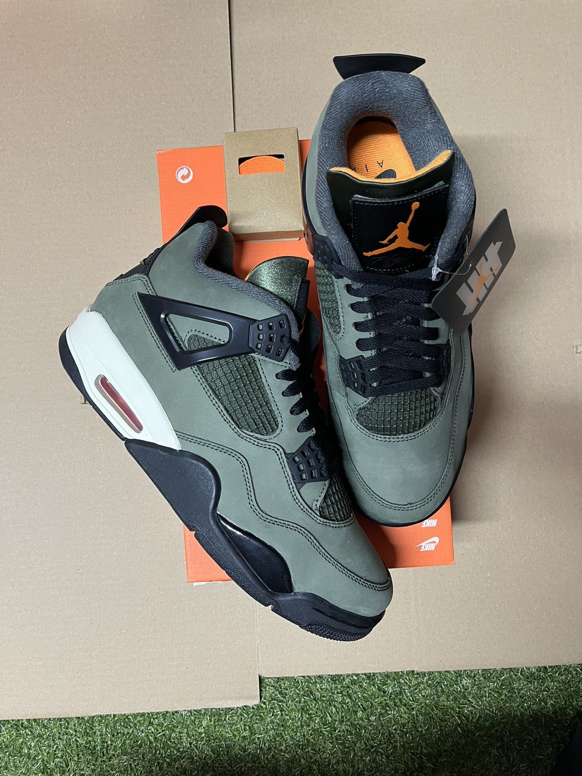Nike Jordan 4 Retro Undefeated Sp Size US 9 / EU 42 - 1 Thumbnail