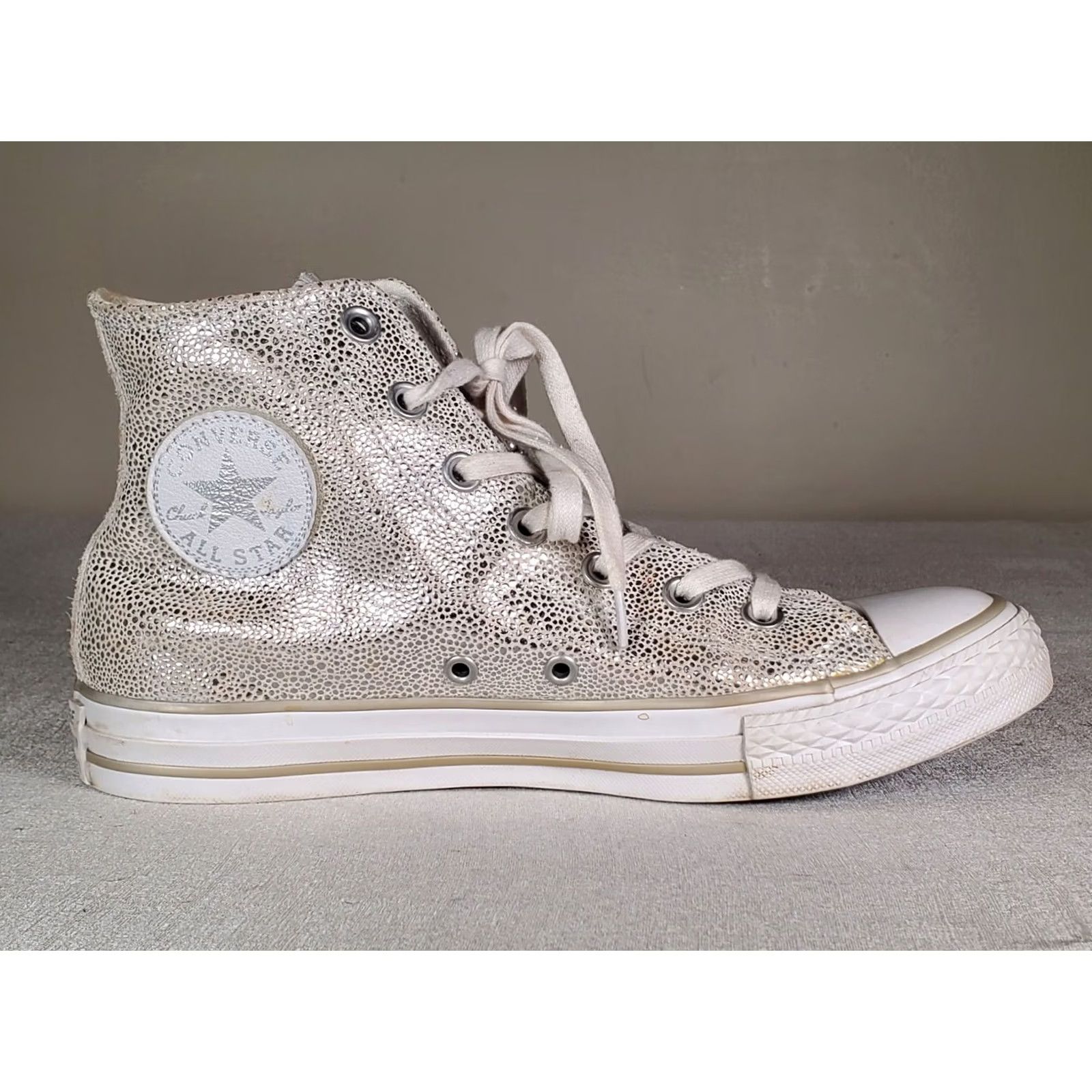 Converse Converse All Star Chuck Taylor CTAS Stingray Metallic Hi Pure Silver Women US 8 Size US 6 / IT 36 - 4 Thumbnail