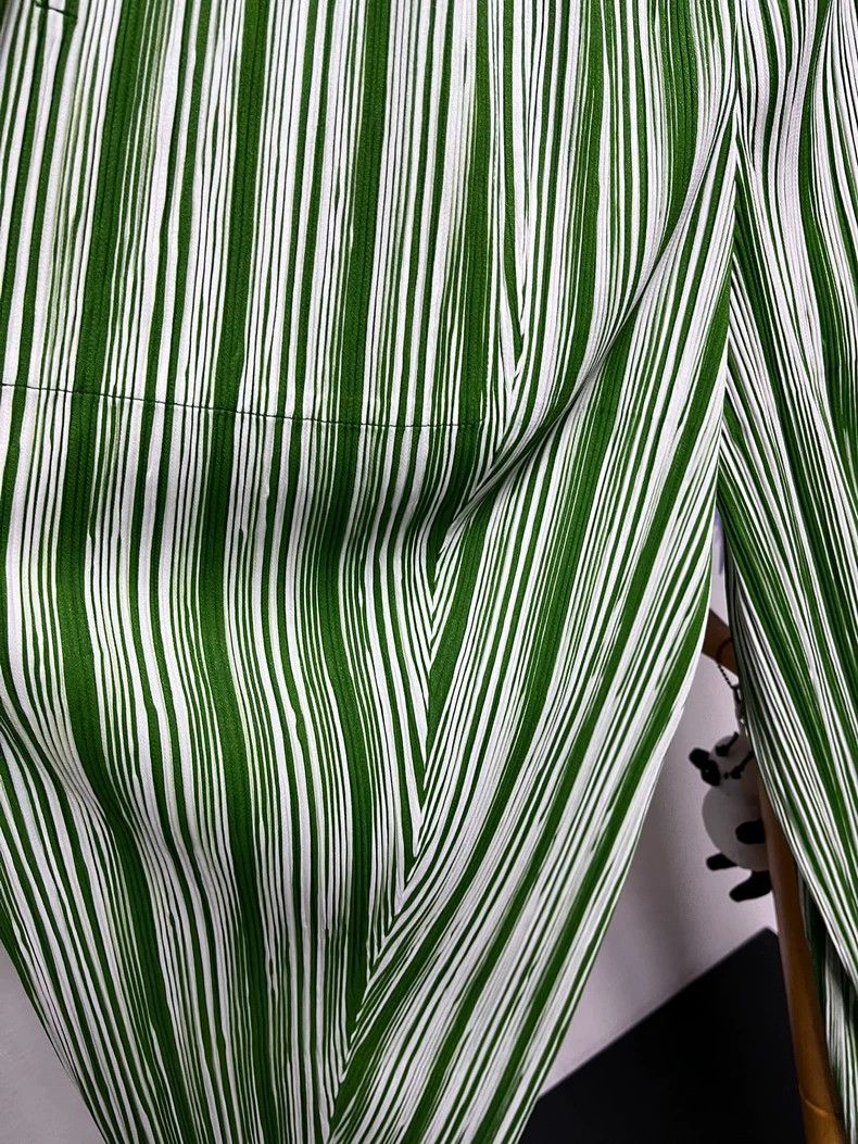 Issey Miyake Issey Miyake size:2 Green vertical striped pleated radish Size 22" - 2 Thumbnail