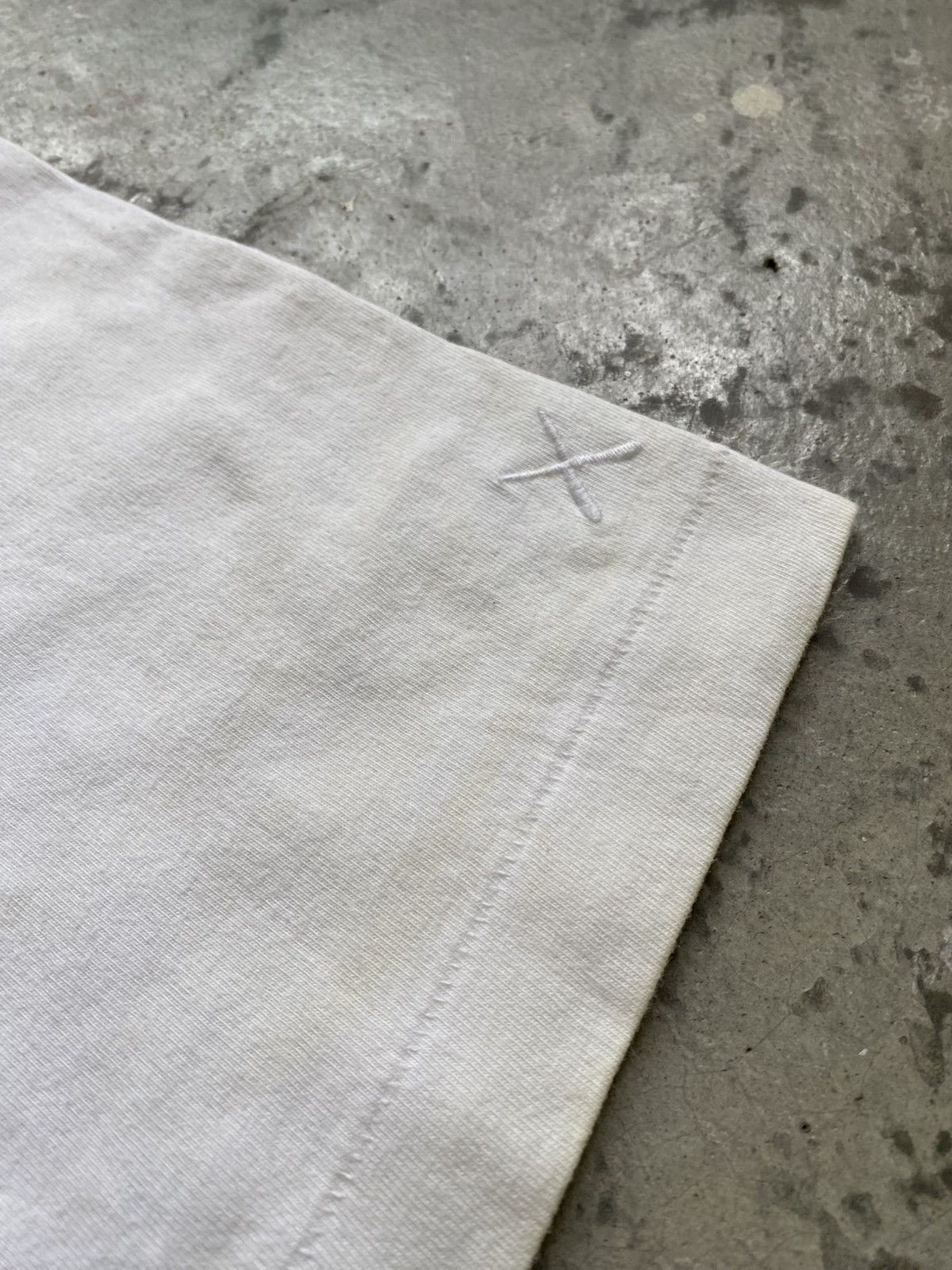 Kaws × Uniqlo Uniqlo X Kaws Shirt Size US L / EU 52-54 / 3 - 6 Thumbnail