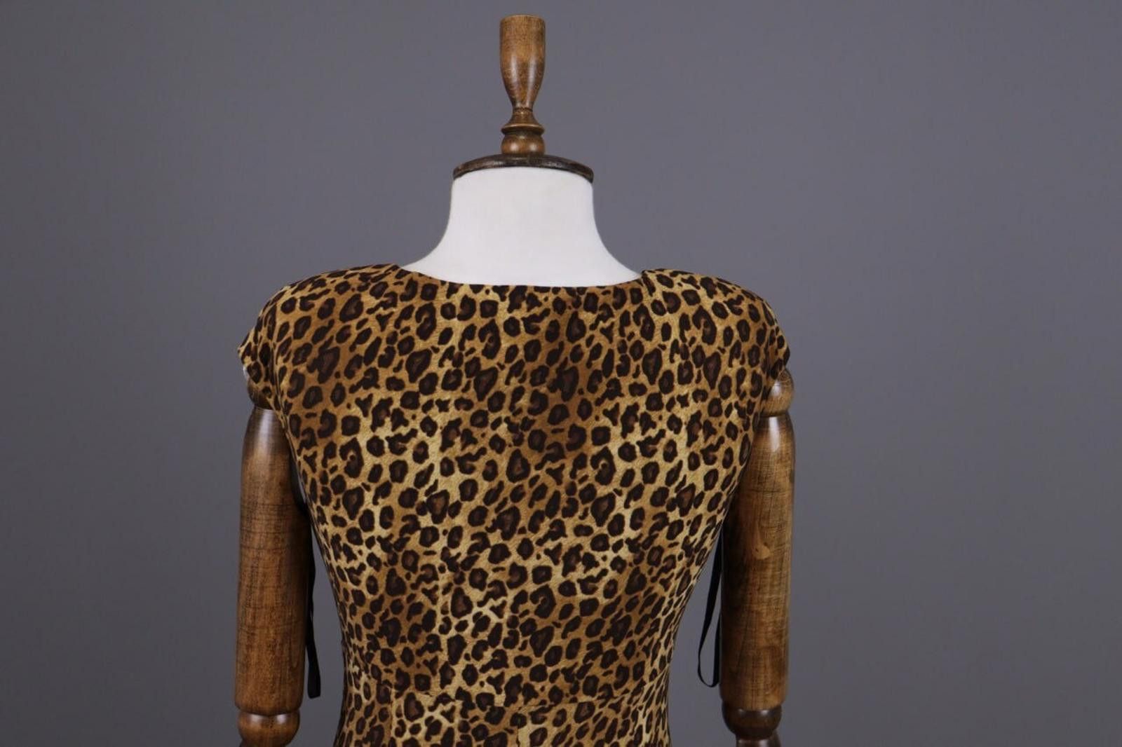 Lauren Ralph Lauren Lauren Ralph Lauren Animals V-Neck Bodycon Dress Size 4 Size S / US 4 / IT 40 - 12 Thumbnail