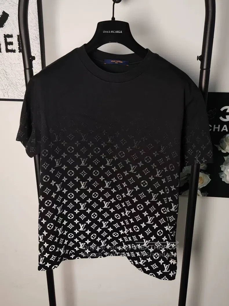 Louis Vuitton Louis Vuitton Black gradient full print short sleeve Size US S / EU 44-46 / 1 - 1 Thumbnail