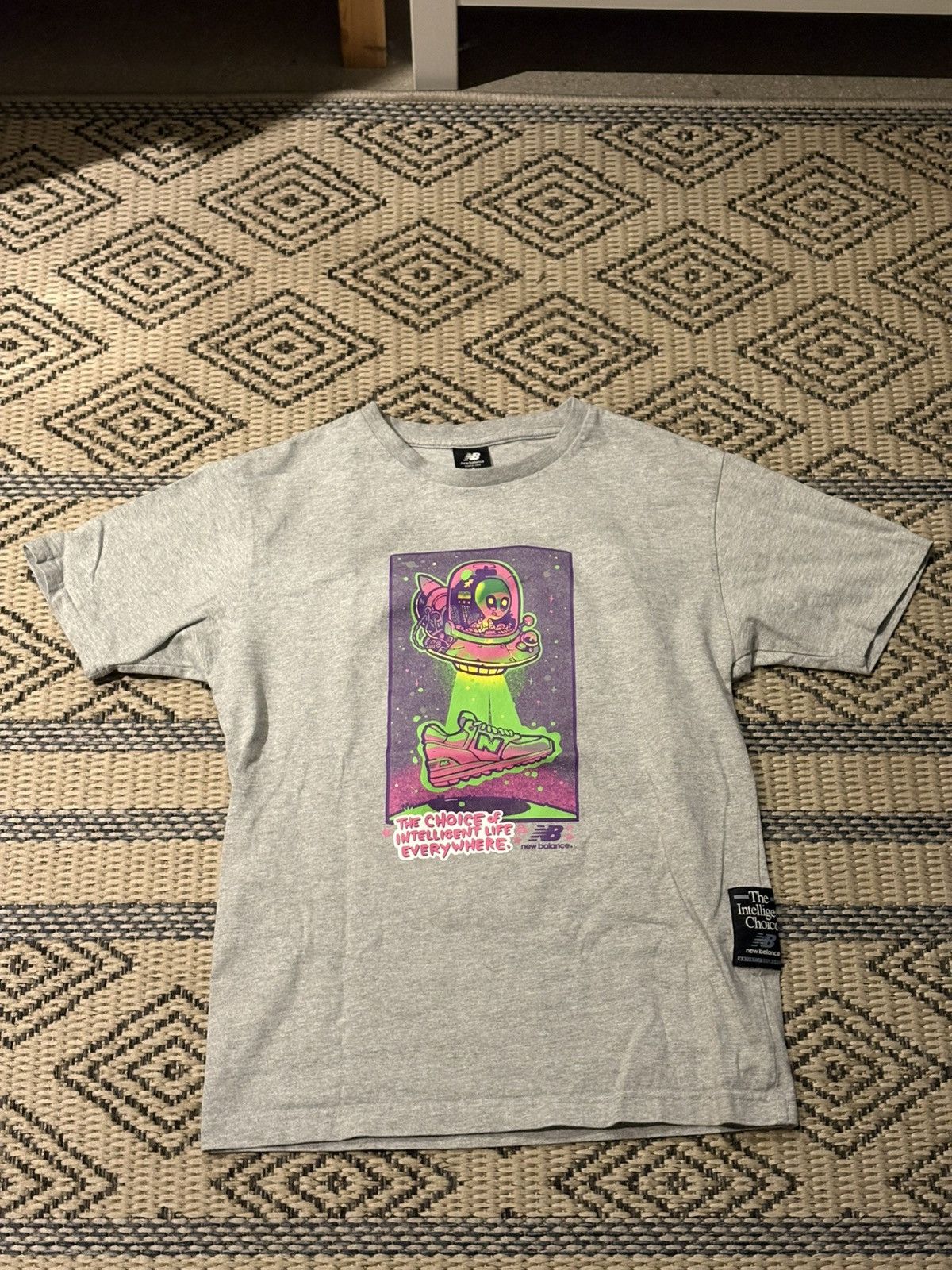 New Balance New Balance Levitzo Graphic Tee Size US S / EU 44-46 / 1 - 1 Thumbnail