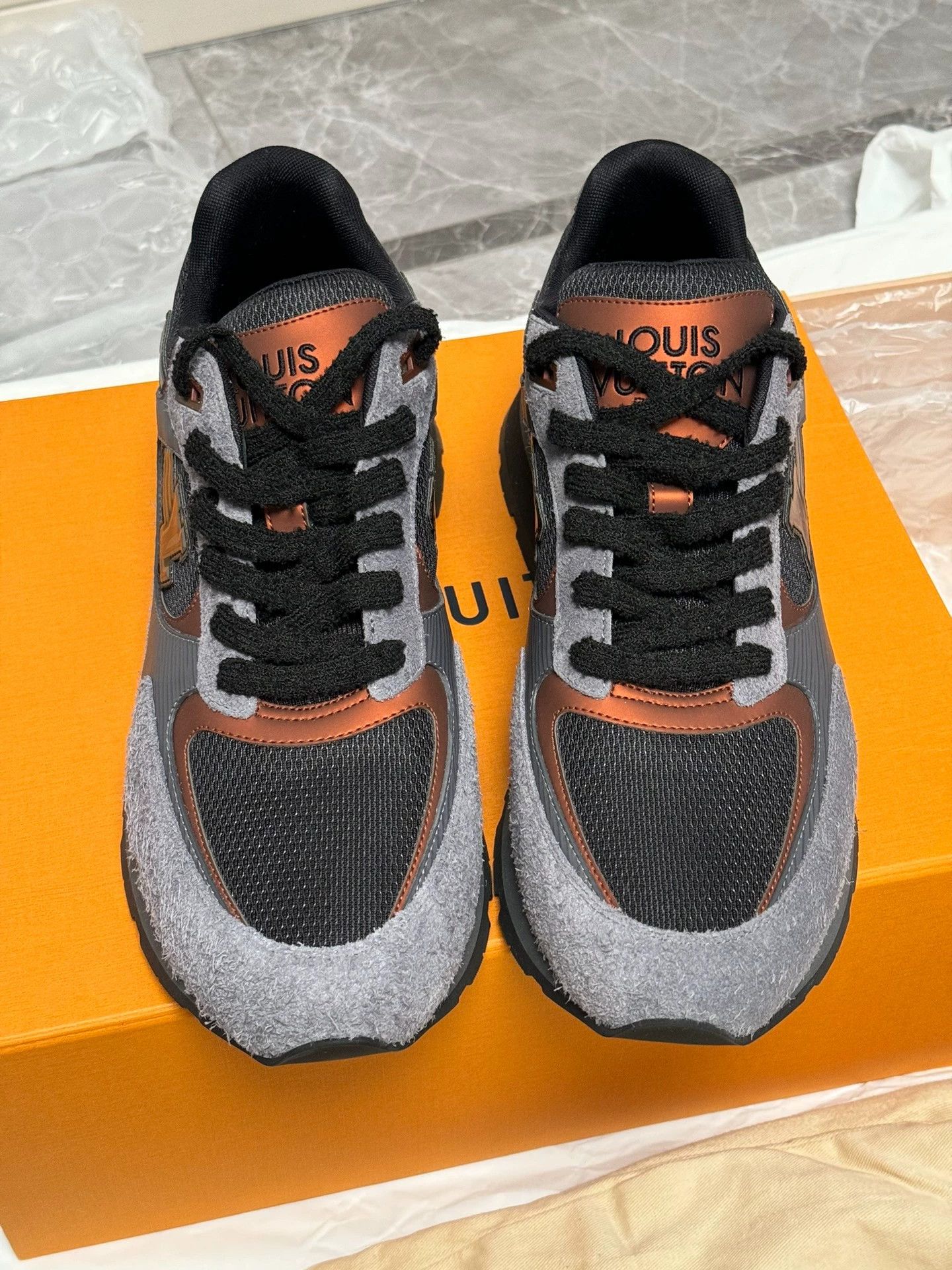 Louis Vuitton LV Men's Black/Gray Sneakers Size 44 Size US 11 / EU 44 - 2 Thumbnail