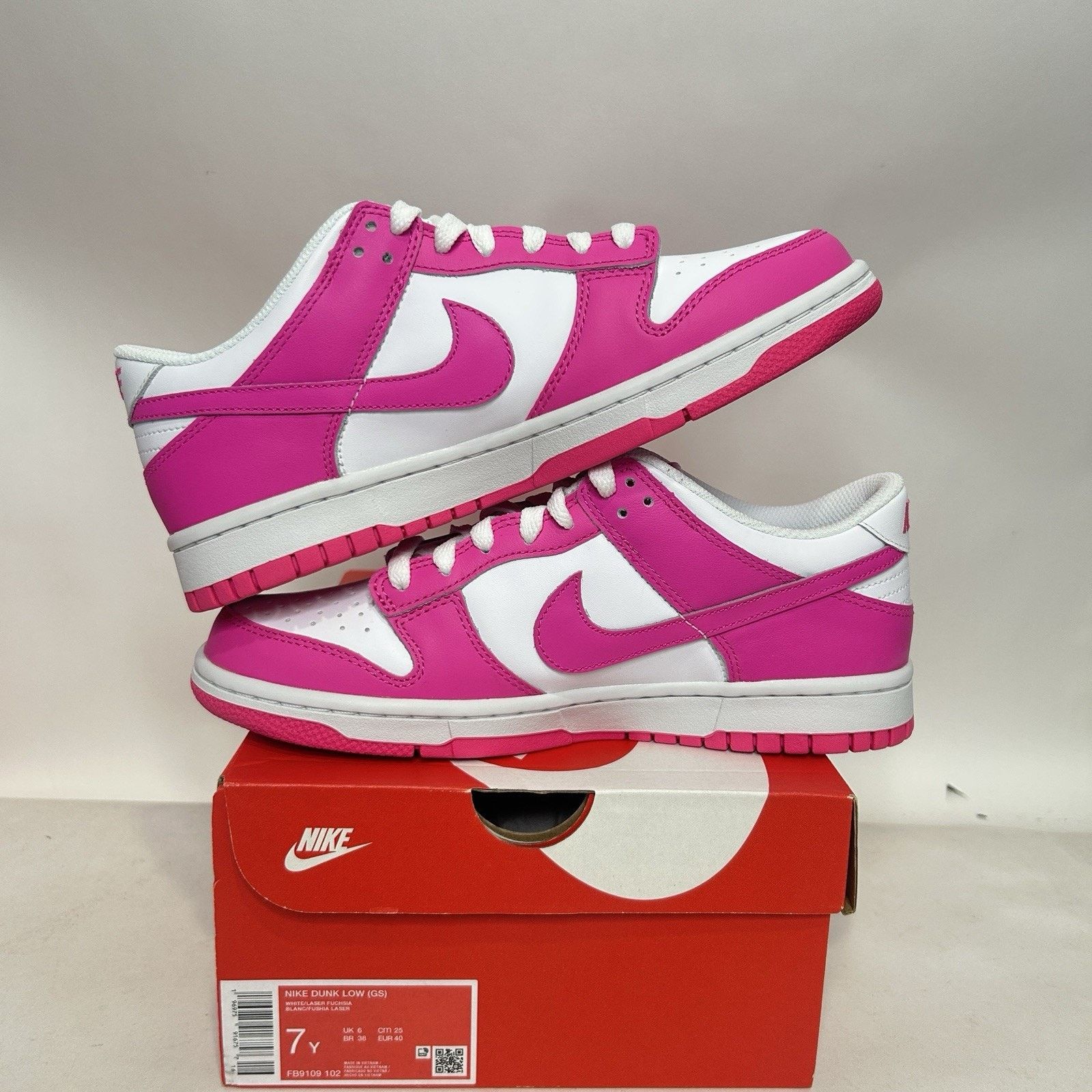 Nike Nike Dunk Low GS “Laser Fuchsia/Barbie” Size US 8.5 / IT 38.5 - 3 Thumbnail