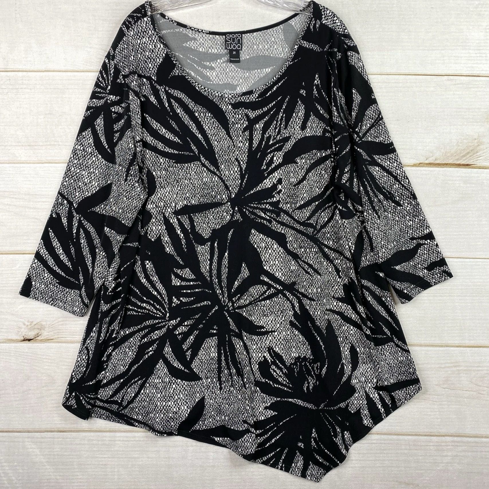 Vintage Ciara Sun Woo Top Womens 2X Black Floral Stretch Asymmetrical Hem Artsy Travel Shirt Womens 2X Black Floral Artsy Rose 90s USA Size XXL / US 16-18 / IT 52-54 - 2 Thumbnail