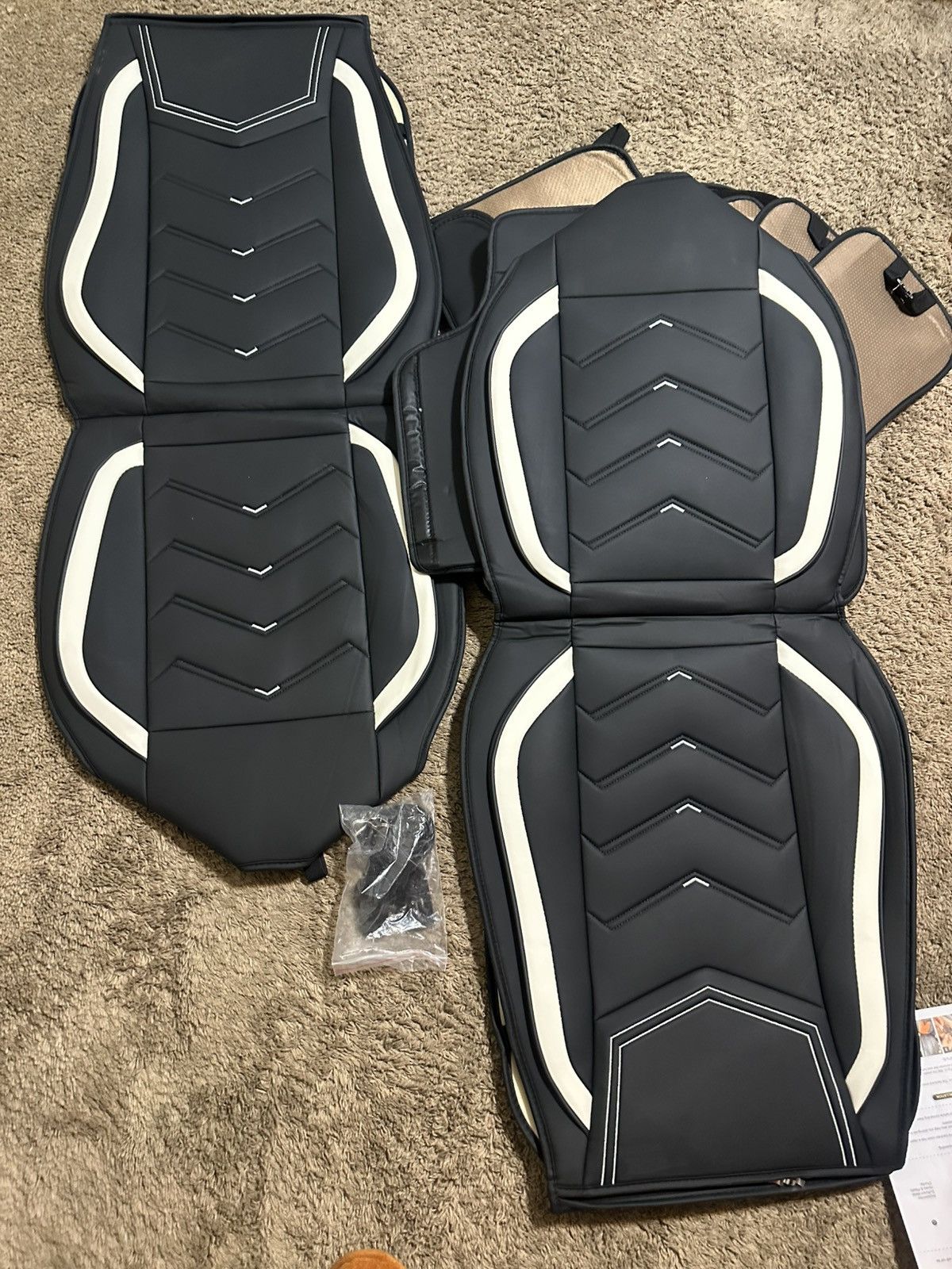 Other Toyota Tundra 2000-2026 seat covers Size US XXL / EU 58 / 5 - 7 Thumbnail