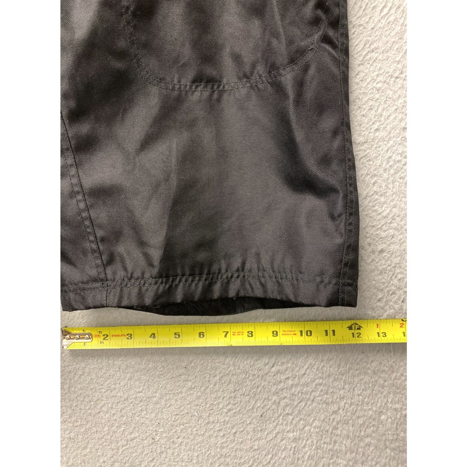 Vintage ROYAL Racing Shorts Hiking Shorts Women Black 35 Nylon 12in Inseam Pockets Logo 116-42 - Unisex Adult Size 35 Size 24" / US 00 / IT 34 - 7 Thumbnail