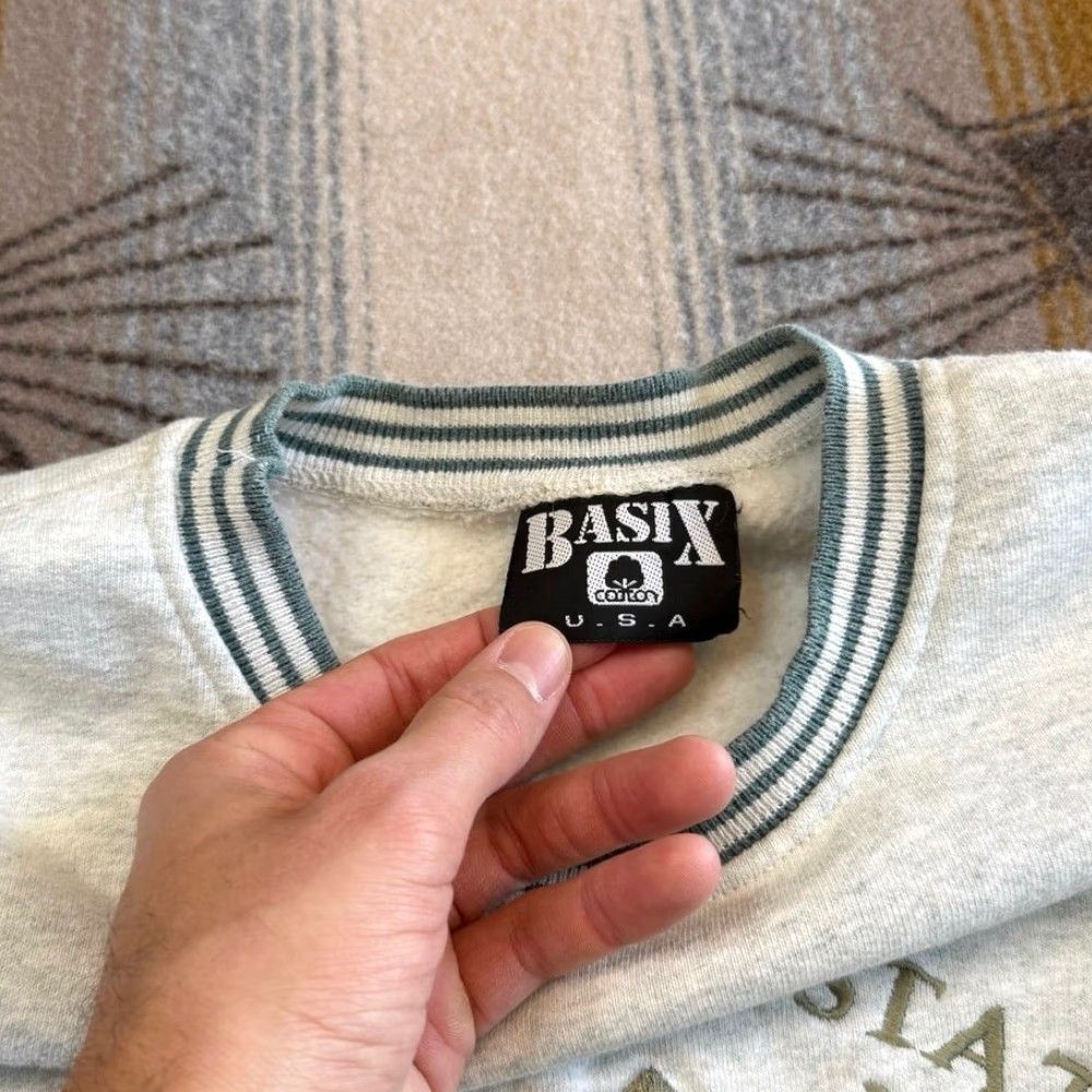 Vintage VINTAGE Miami Beach Florida Embroidered Crewneck Sweatshirt Size L USA Basix Gray Crew Neck Long Sleeve Pullover Sweatshirt 90s Beach Men Size US L / EU 52-54 / 3 - 4 Thumbnail