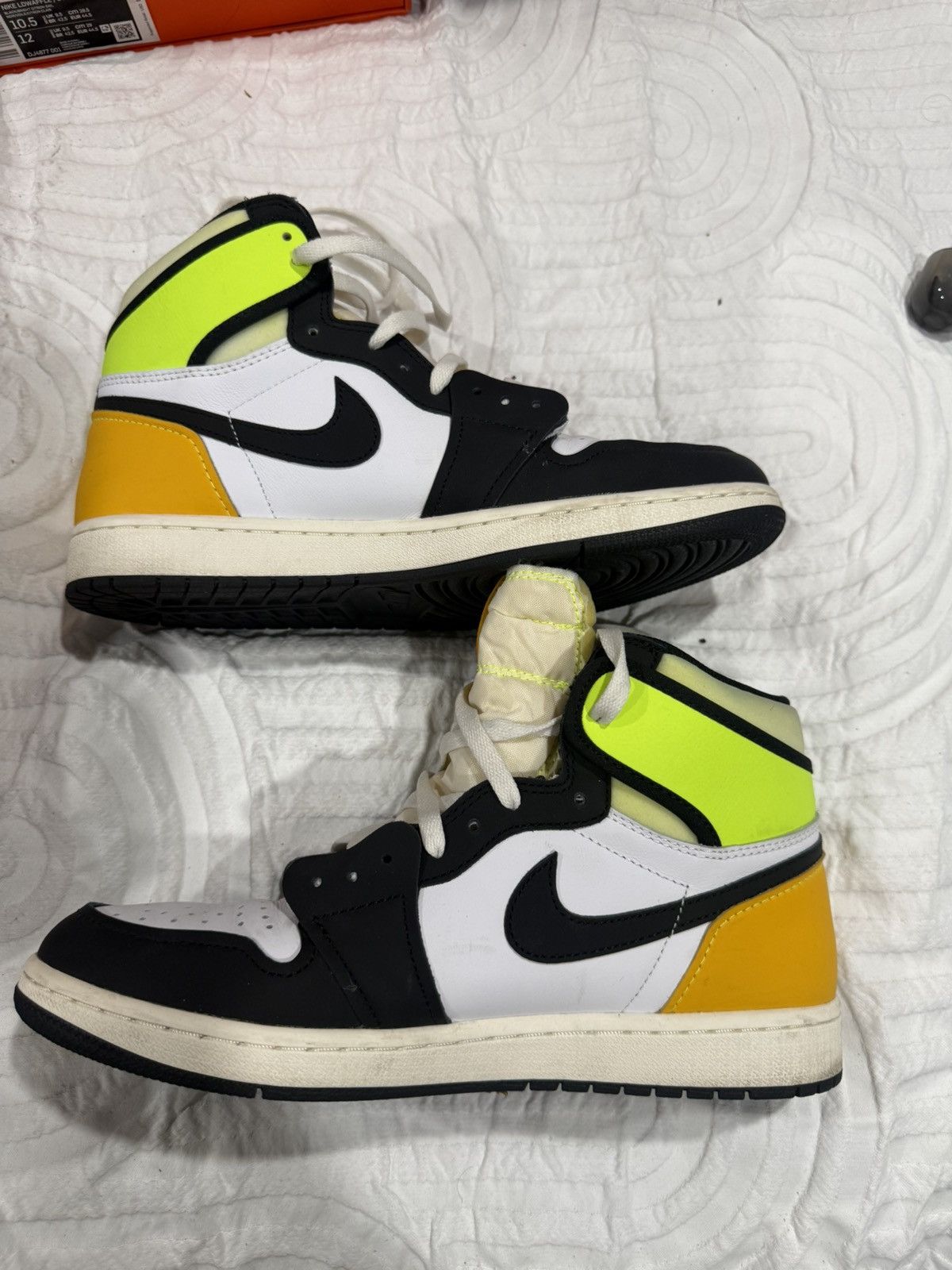 Jordan Brand Air jordan 1 gold volt size 10 Size US 10 / EU 43 - 3 Thumbnail