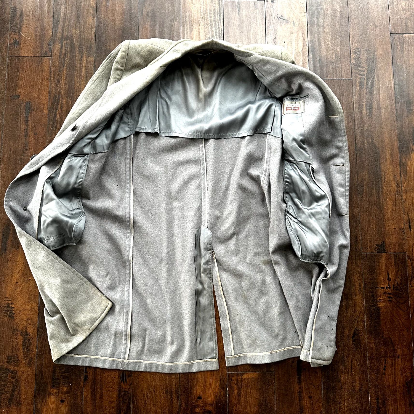 Vintage VINTAGE Cravenette Trench Coat Wool Gray Long 40 Men Regular Size 40 Jacket 1940s 1950s WWII Era Formal Professional Men’s Coat Size US XXS / EU 40 - 2 Thumbnail