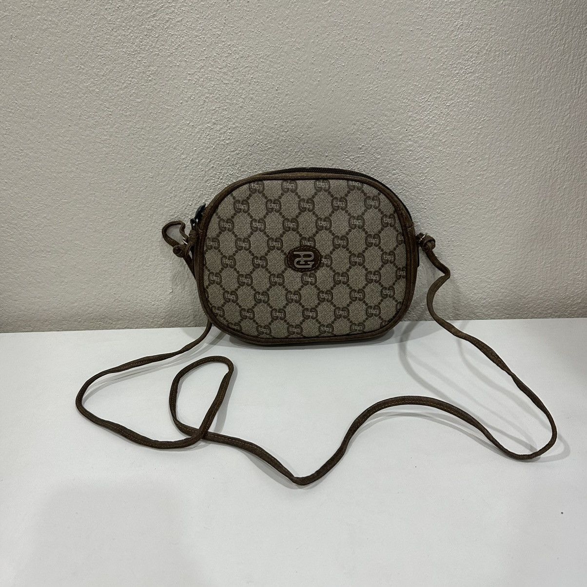 Gucci ‼️YES‼️ VINTAGE GUCCI GG PLUS CROSSBODY SHOULDER BAG Size ONE SIZE - 2 Thumbnail