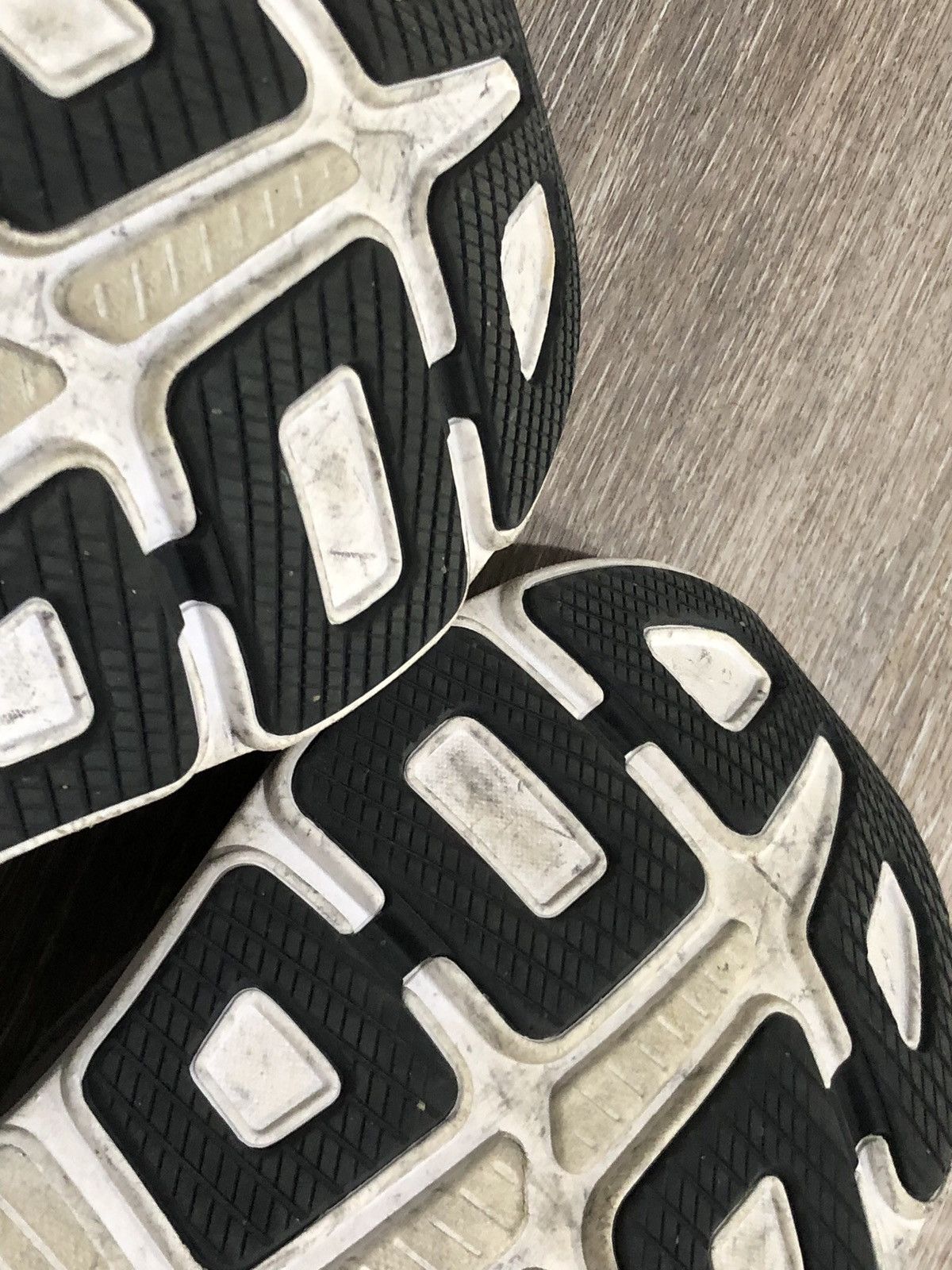 Hoka Hoka One One Shoes Mens Size 14 Gray White Bondi 9 Road Run Size US 14 / EU 47 - 17 Thumbnail