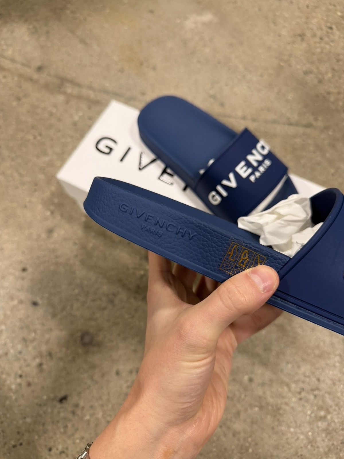 Givenchy Givenchy Rubber Pool Slides NEW 475$ Size US 10 / EU 43 - 3 Thumbnail