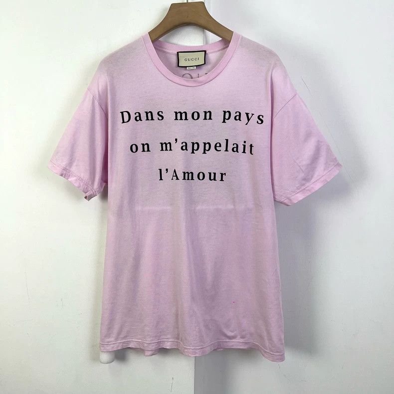 Gucci Pink Short Sleeve T-Shirt with Text- DMC