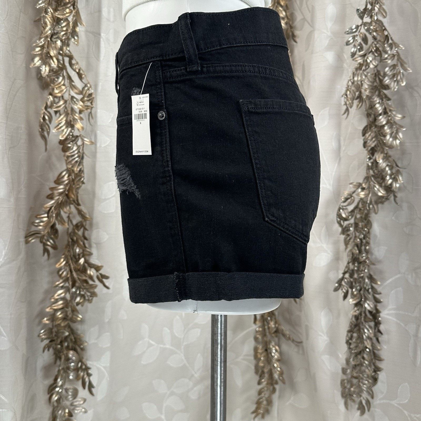 Old Navy Old Navy Women's Size 6 Black Jack Boyfriend Shorts Size 28" / US 6 / IT 42 - 4 Thumbnail