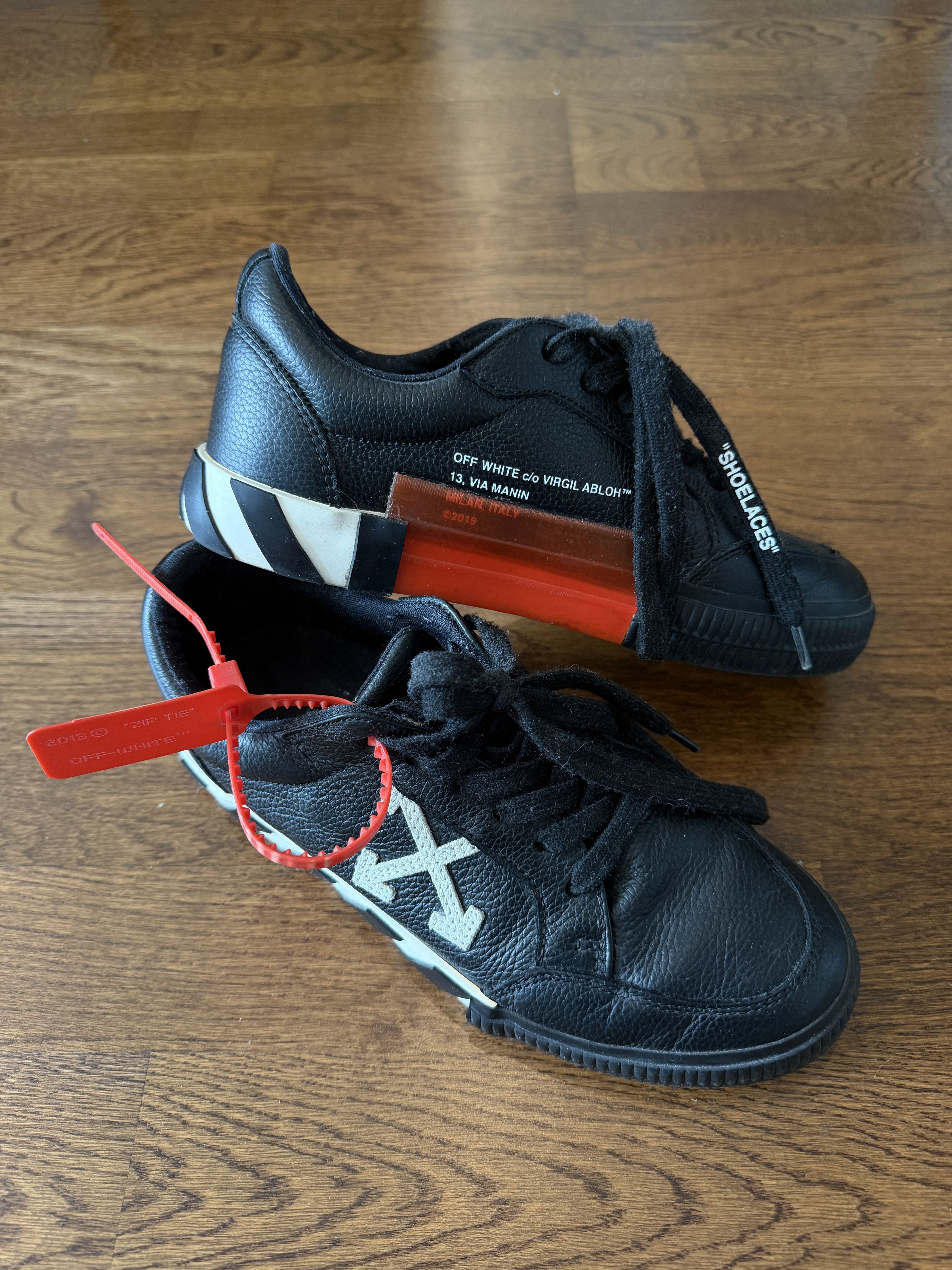 Off-White Off-white low top sneakers Size US 7 / IT 37 - 1 Thumbnail