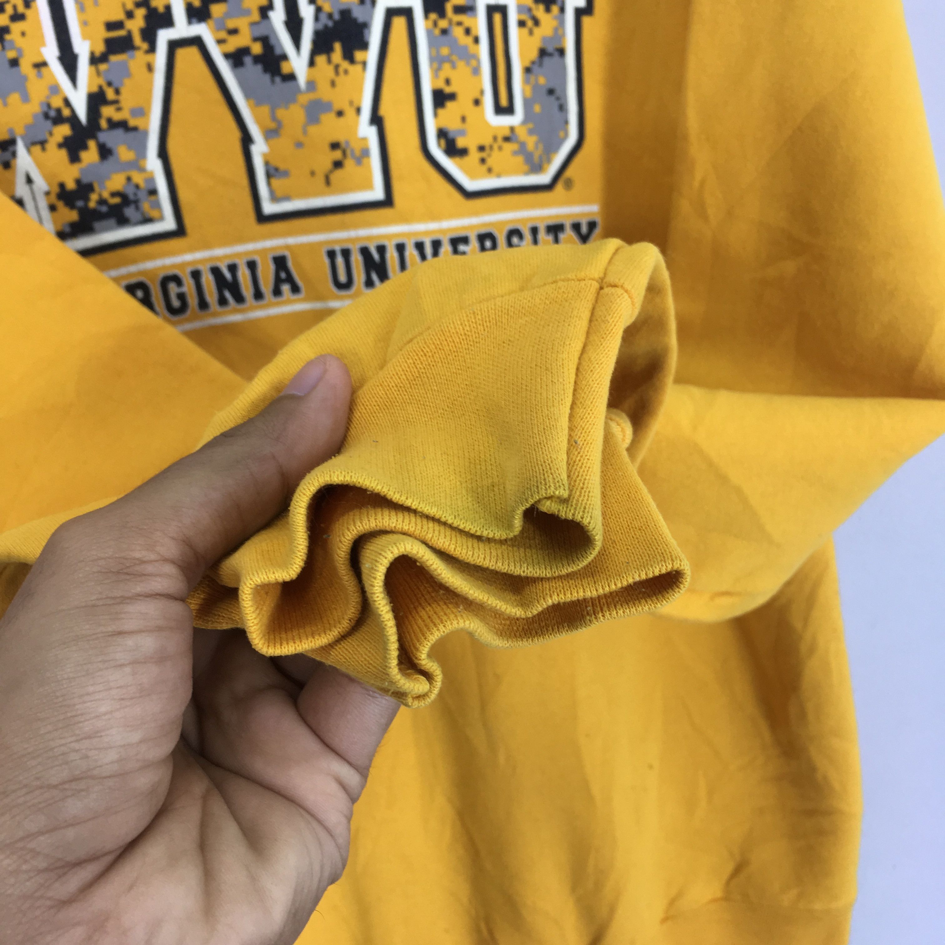 Vintage Vintage West Virginia University Yellow - 274 Size US M / EU 48-50 / 2 - 8 Thumbnail
