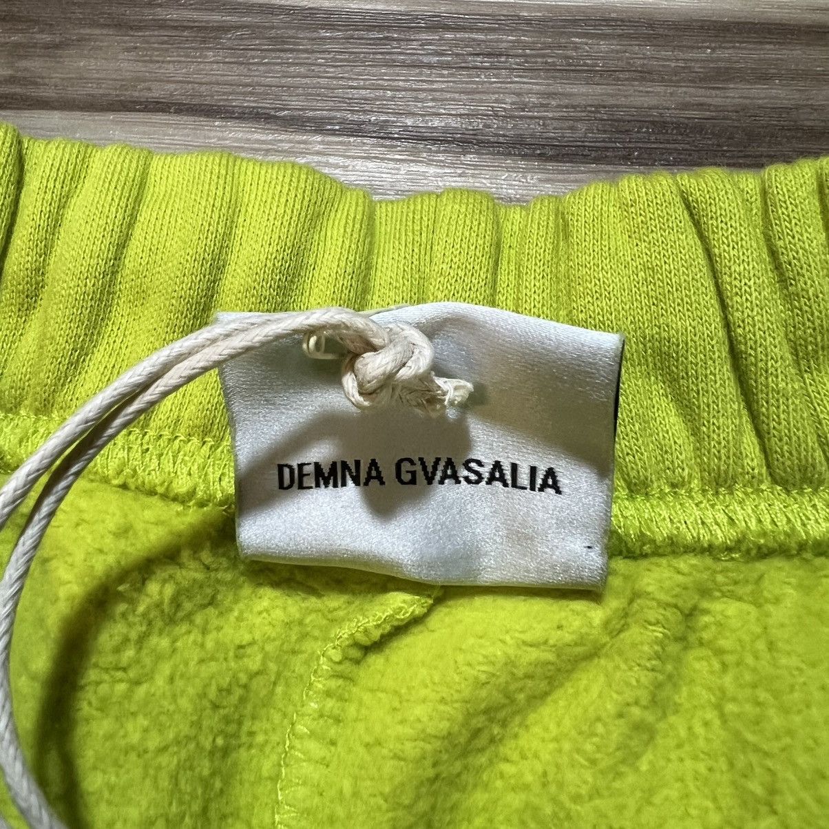 Vetements Vetements Sweatpants Neon Green Needle Logo Raw Hem Size US 32 / EU 48 - 9 Thumbnail