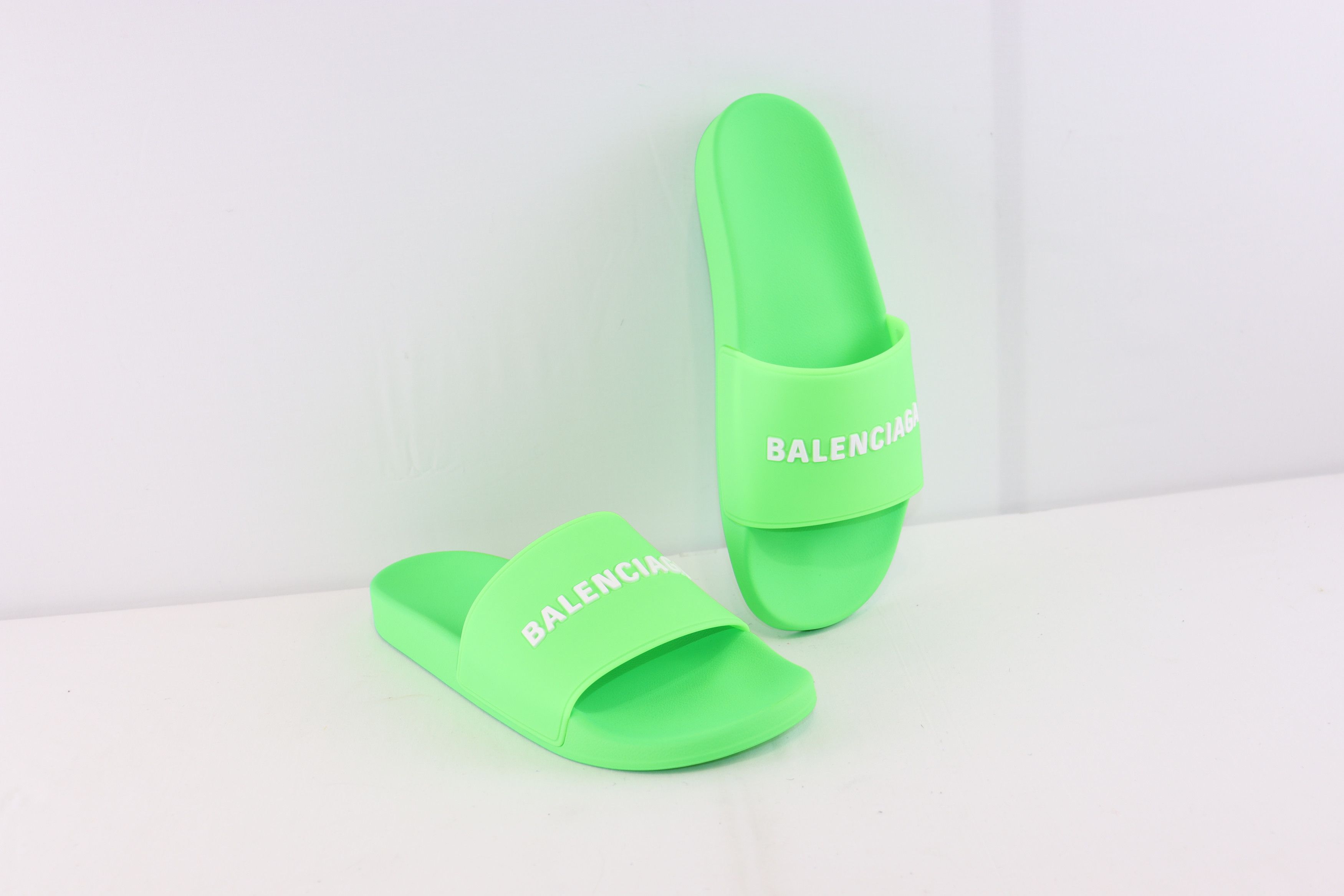 Balenciaga o1rshd1 Rubber Logo Slides in Green Size US 12 / EU 45 - 8 Thumbnail