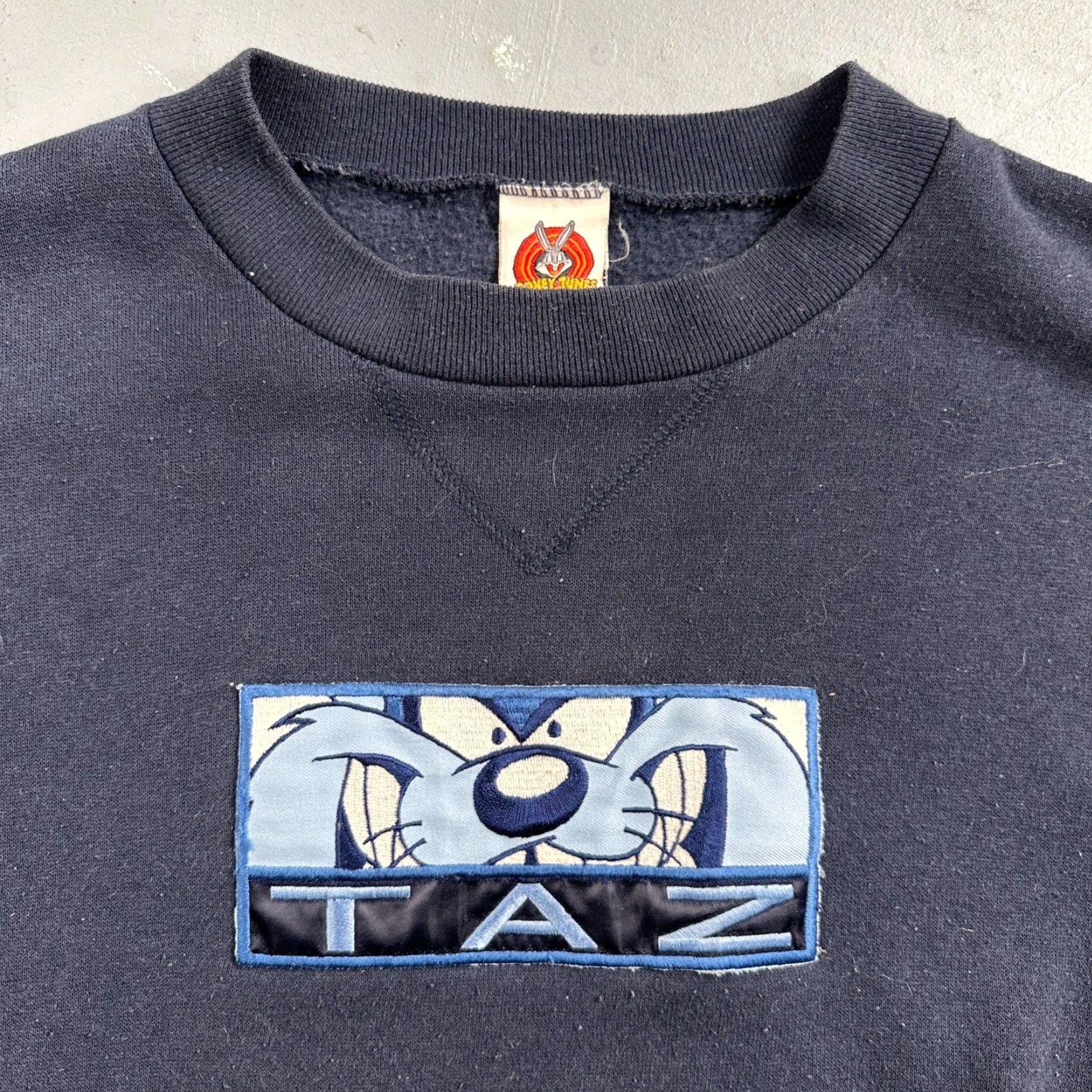 Vintage VINTAGE Looney Tunes Sweatshirt XL Navy Logo Crew Neck Men 90s College Sports Football TAZ Size US XL / EU 56 / 4 - 2 Thumbnail
