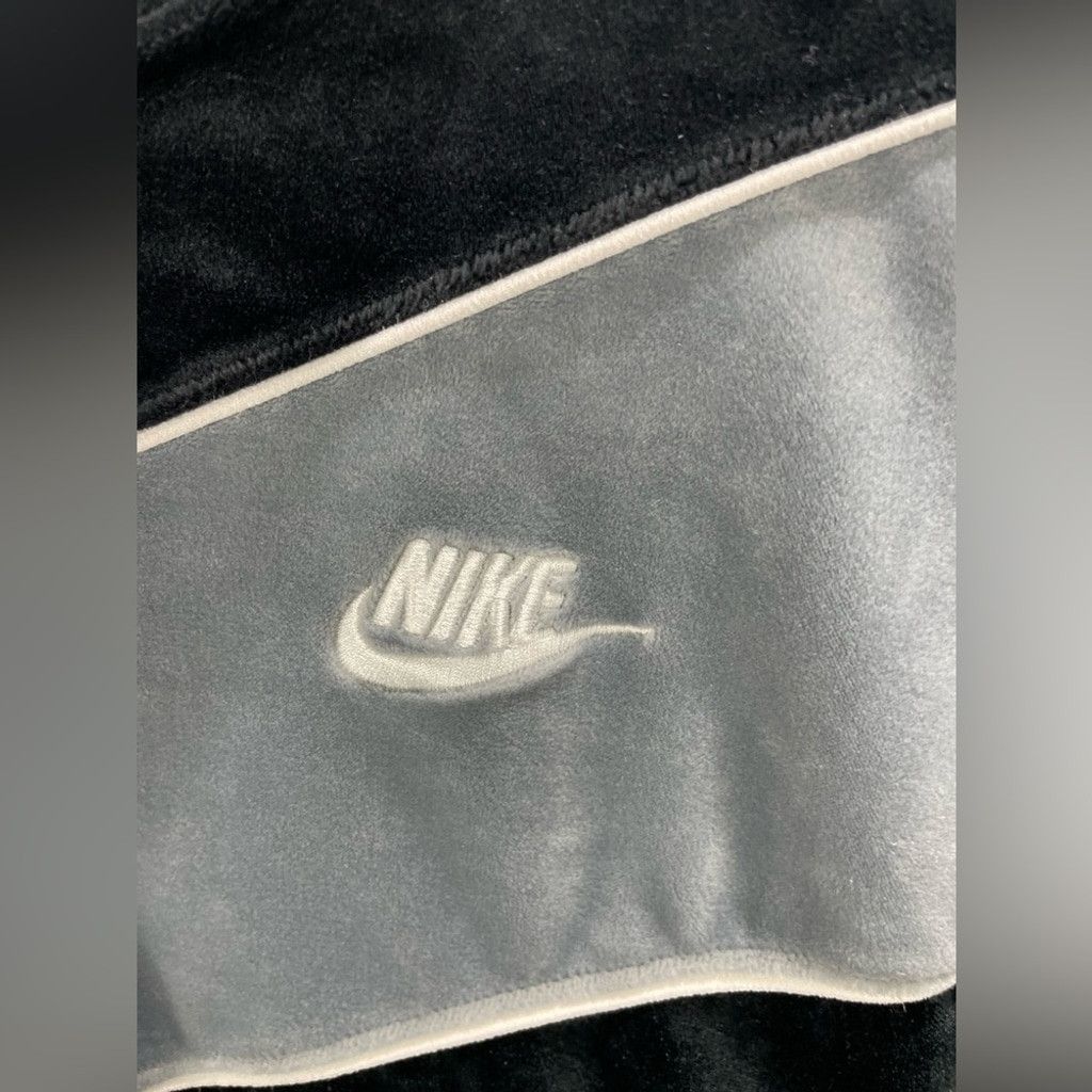 Nike Nike Heritage Velour Cropped Hoodie in Black and Grey Size S Size S / US 4 / IT 40 - 7 Thumbnail