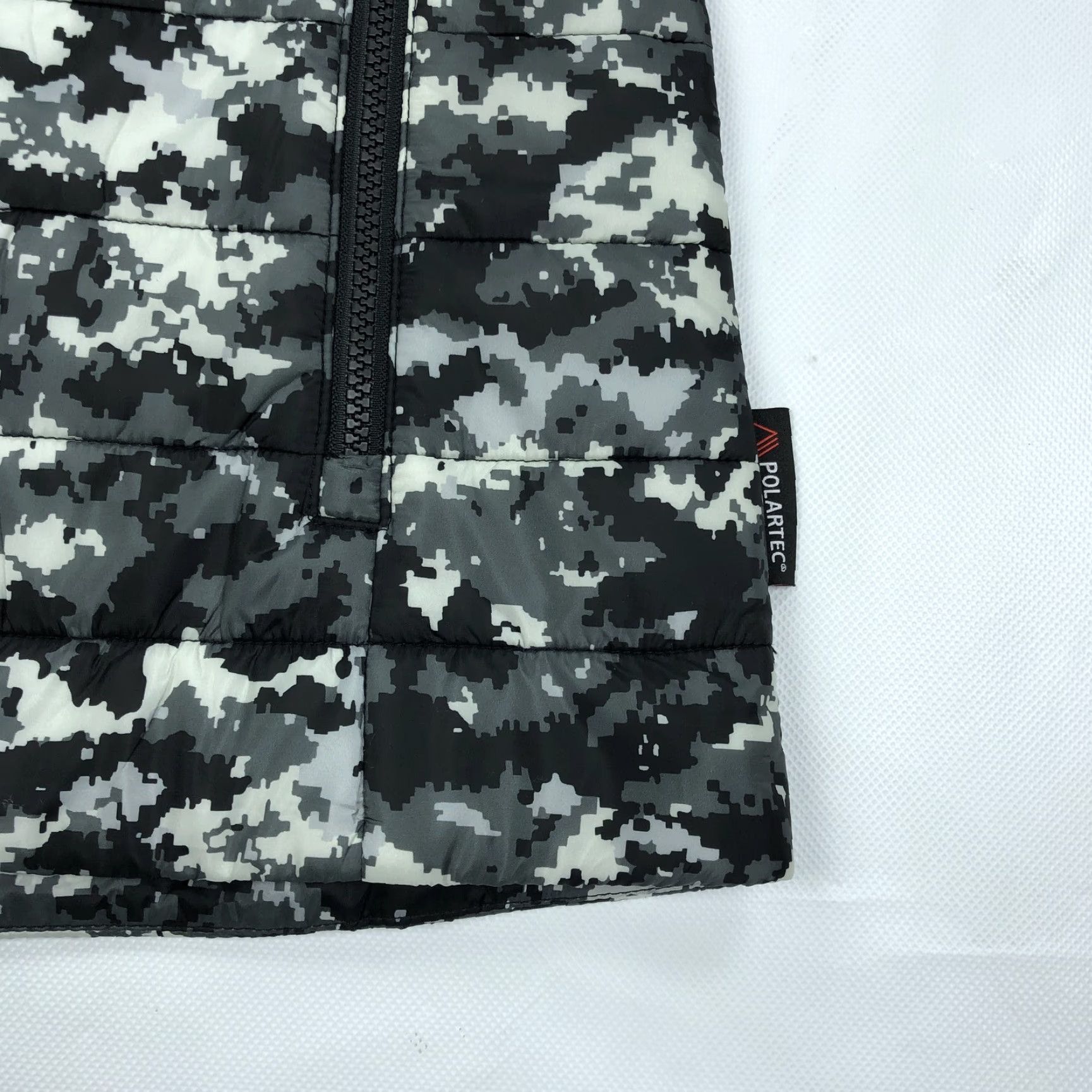 Vintage VINTAGE? No (not vintage) iBKUL Women's Puffer Vest M Digital Camo Polartec Power Fill Full Zip Shirt? Size M / US 6-8 / IT 42-44 - 4 Thumbnail