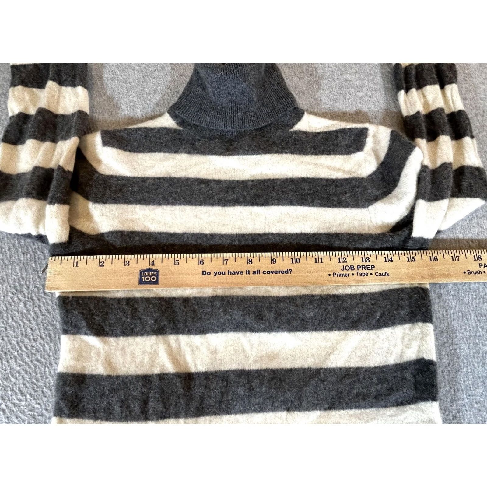 J.Crew VINTAGE J.CREW Sweater Womens Small Cashmere Turtleneck Gray Striped Italian 90s? (adjust) Size S / US 4 / IT 40 - 2 Thumbnail