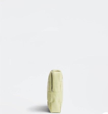 Bottega Veneta o1n1vont1124 Size: OS / Clutch Bag in Ivory Size ONE SIZE - 2 Thumbnail