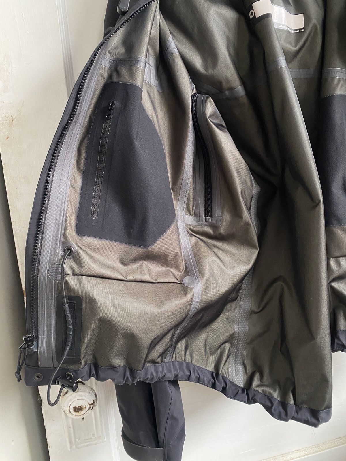 Arc'teryx LEAF Alpha Gen 1 Size US M / EU 48-50 / 2 - 7 Thumbnail