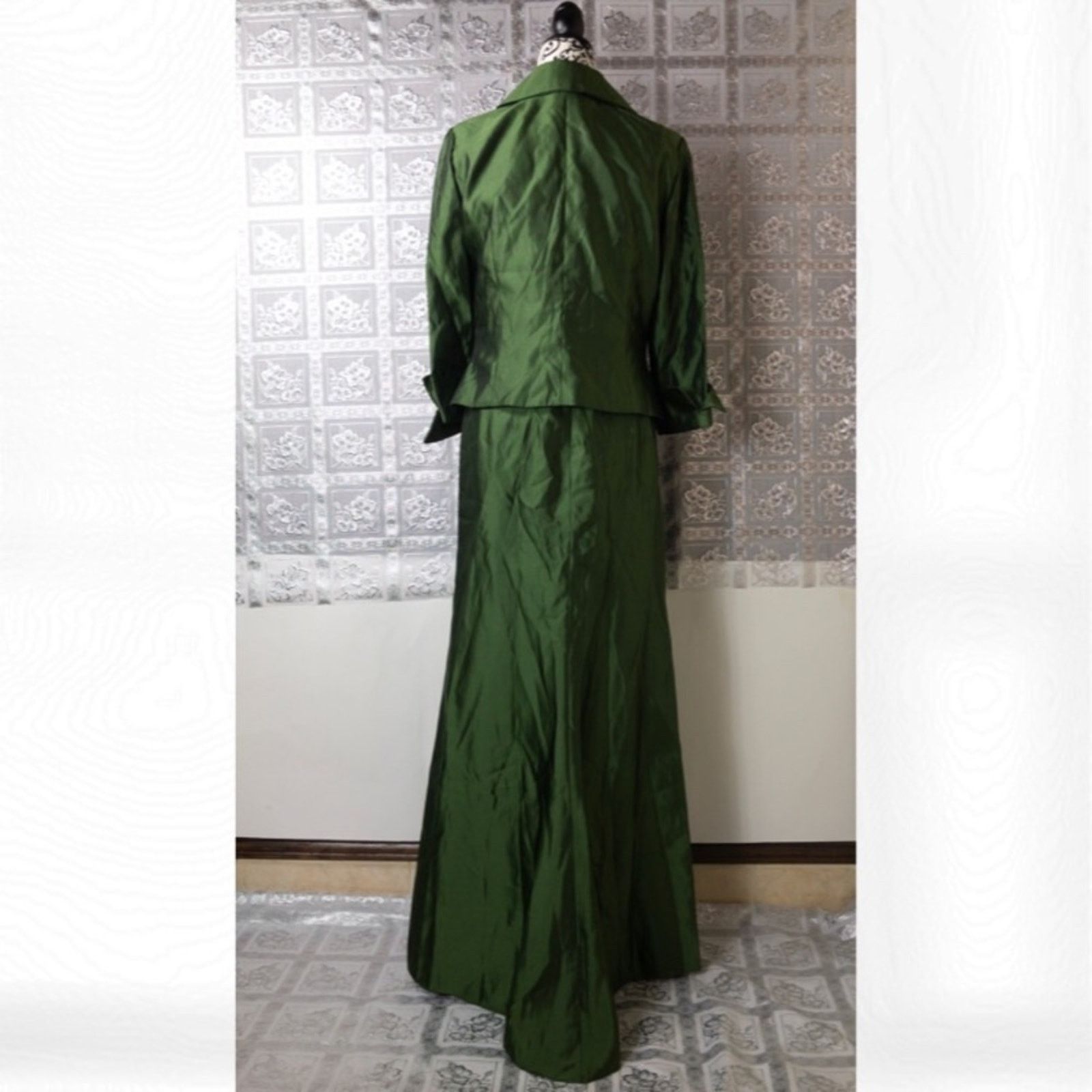 NWT Cachet Long Elegant Formal Jacket Dress