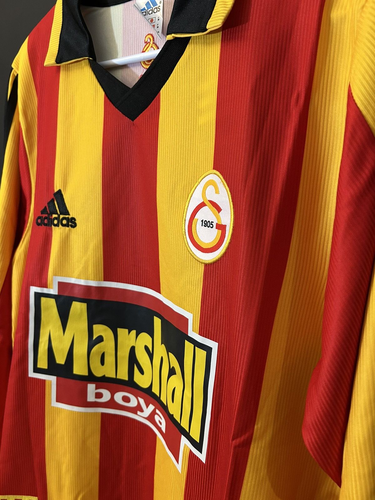 Other HAGI Galatasaray 99/00 Uefa cup long sleeve retro jersey Size US M / EU 48-50 / 2 - 4 Thumbnail