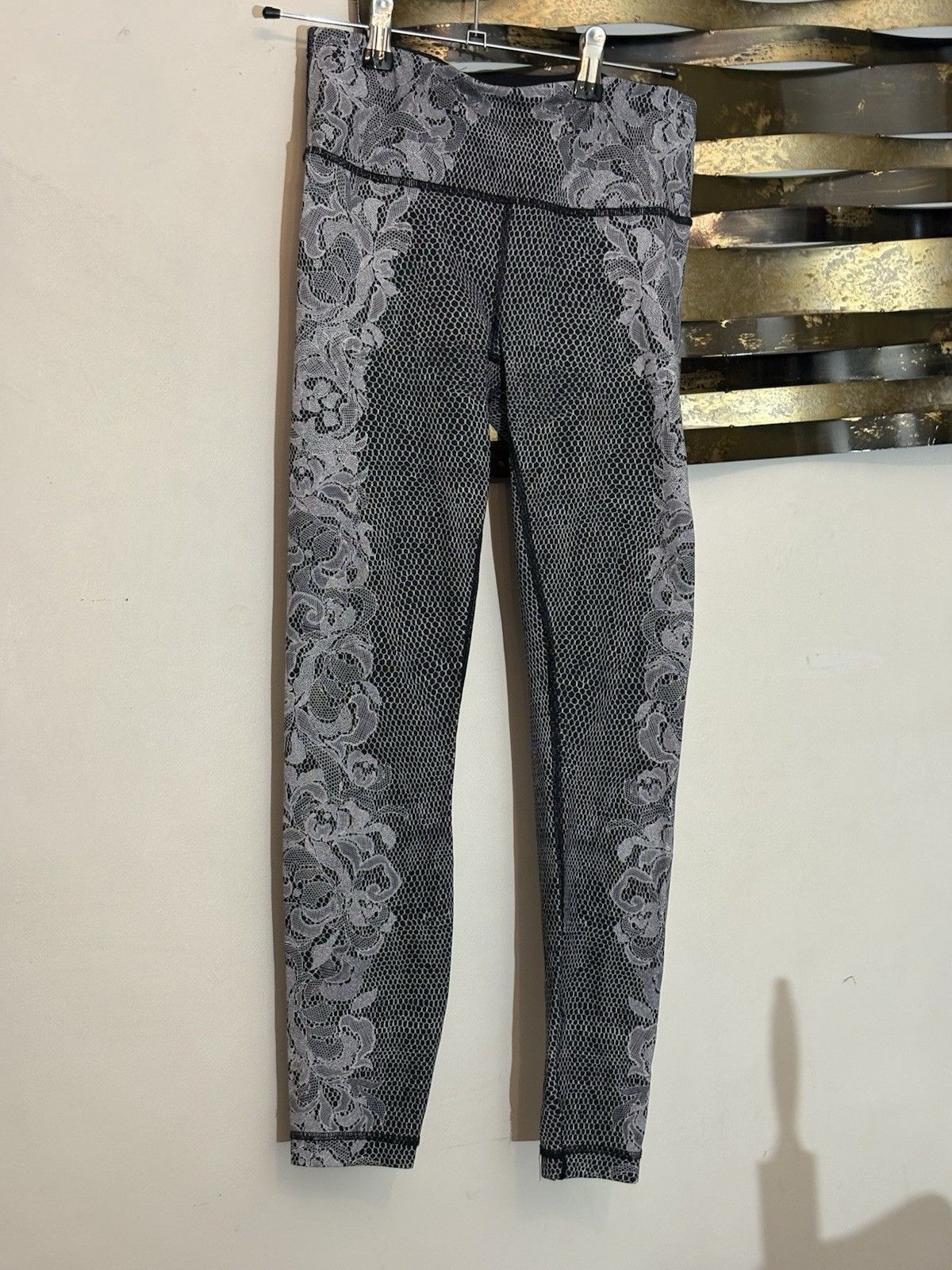 Lululemon Lululemon Women's Leggings size 6 Size 28" / US 6 / IT 42 - 1 Thumbnail