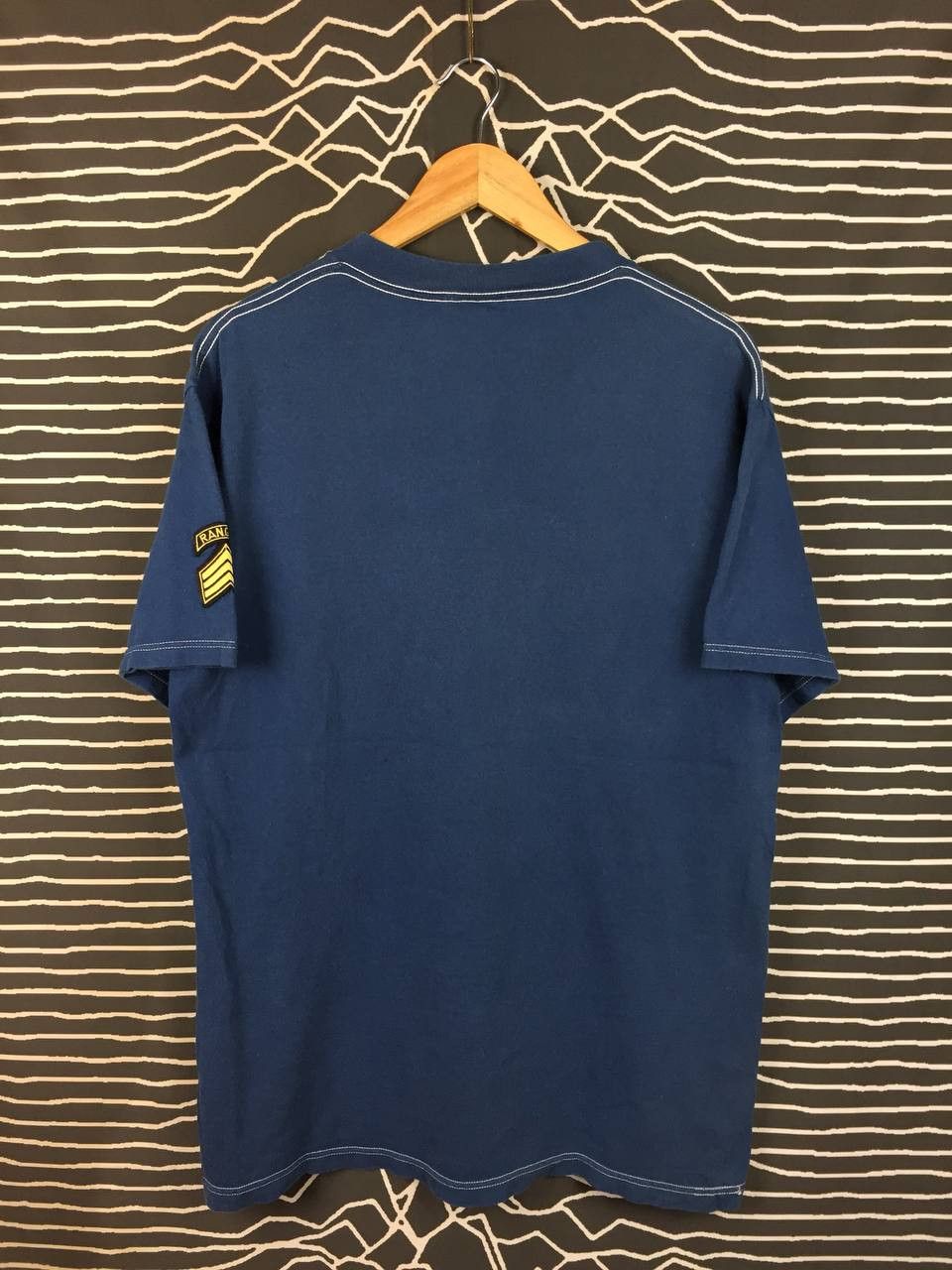 Vintage Vtg 90s U.S. Army Ranger Chevron Sleeve Patch Tee Size US L / EU 52-54 / 3 - 5 Thumbnail