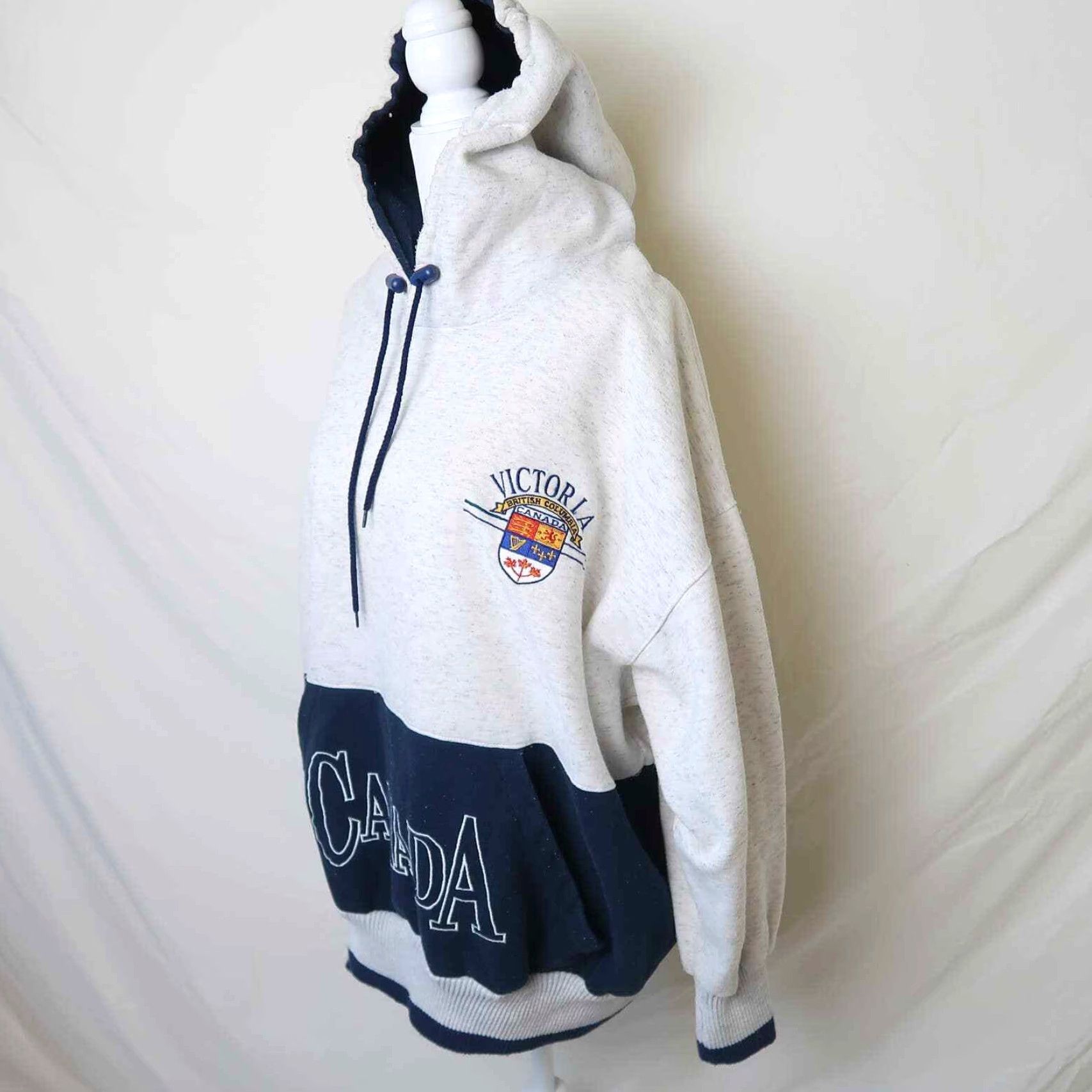 Vintage Vintage 90s Cityscape Heather Grey Canada Hooded Sweatshirt XL User: Vintage 90s Cityscape Heather Grey Canada Hooded Sweatshirt XL Size XL / US 12-14 / IT 48-50 - 4 Thumbnail